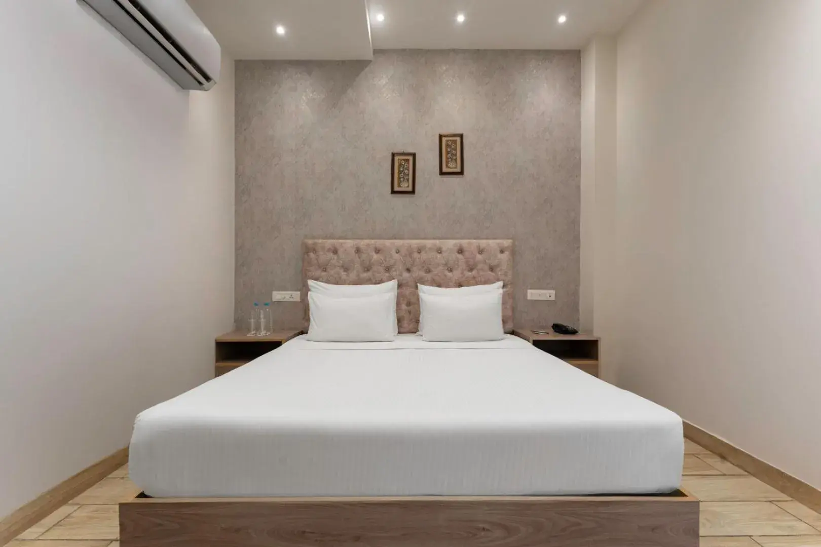 Deluxe Room in SPT Clarks Inn Suite, Mandi Deluxe Room in SPT Clarks Inn Suite, Mandi