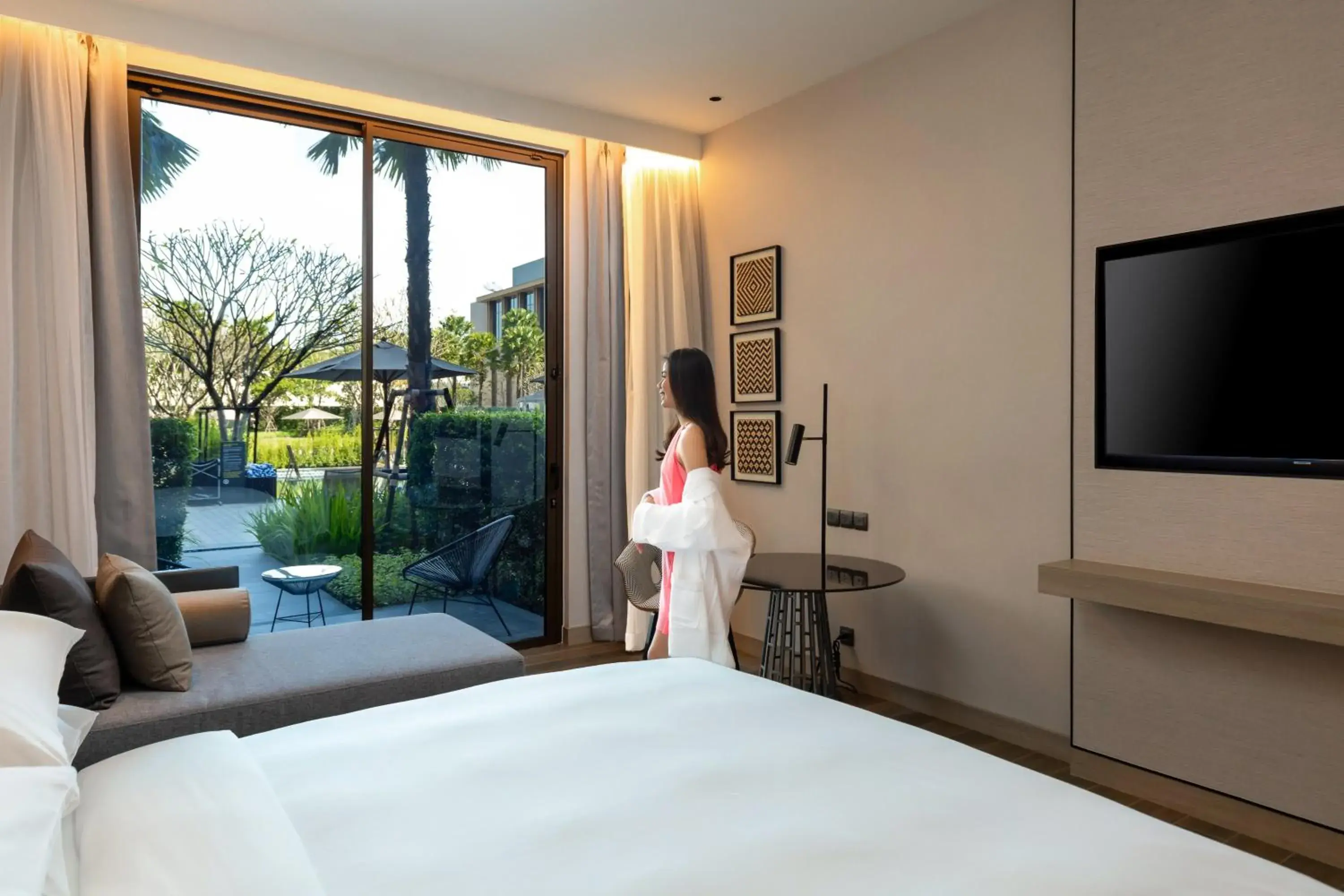 Deluxe King Room - Garden Access in Courtyard by Marriott Bangkok Suvarnabhumi Airport Deluxe King Room - Garden Access in Courtyard by Marriott Bangkok Suvarnabhumi Airport
