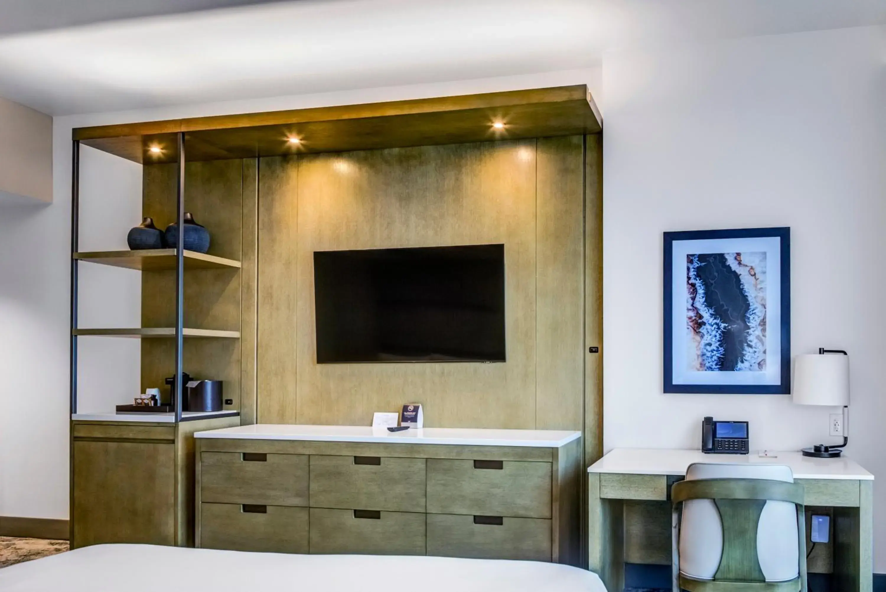 Deluxe Queen Room in Red Hawk Resort & Casino Deluxe Queen Room in Red Hawk Resort & Casino