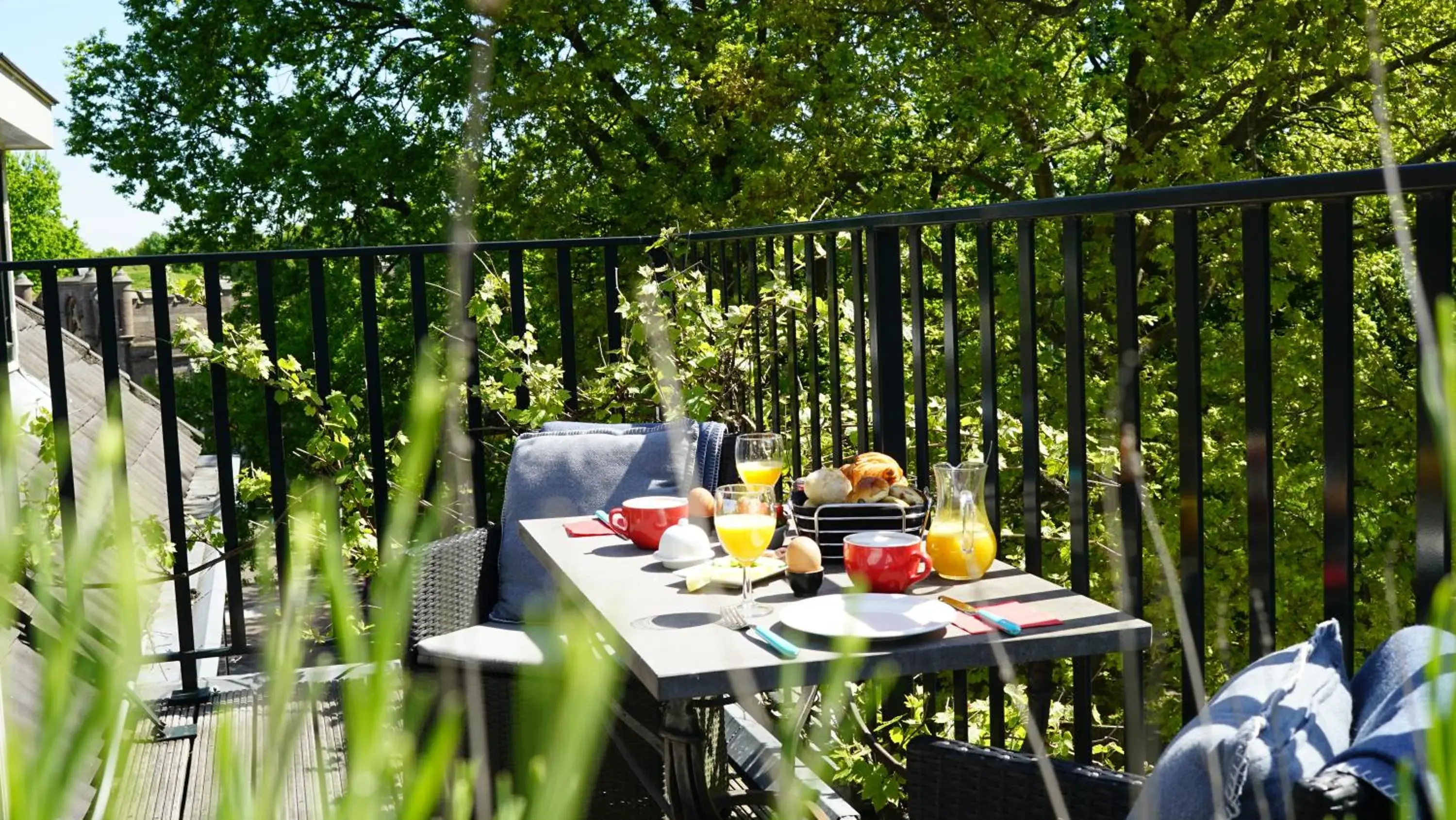 Apartment with Balcony in Room One-Twenty-One Apartment with Balcony in Room One-Twenty-One