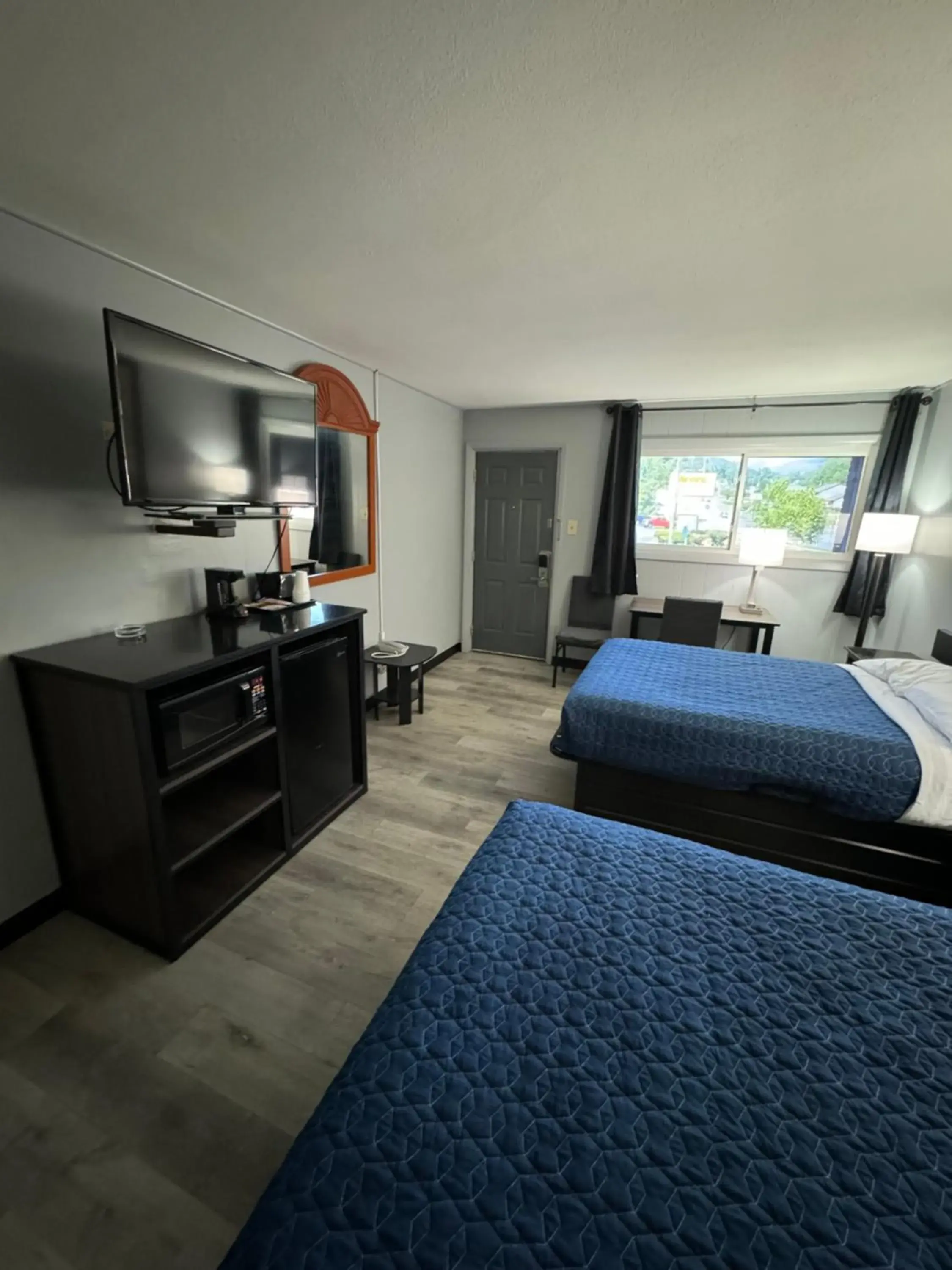 Budget Double Room - Smoking in Acorn Motel Budget Double Room - Smoking in Acorn Motel