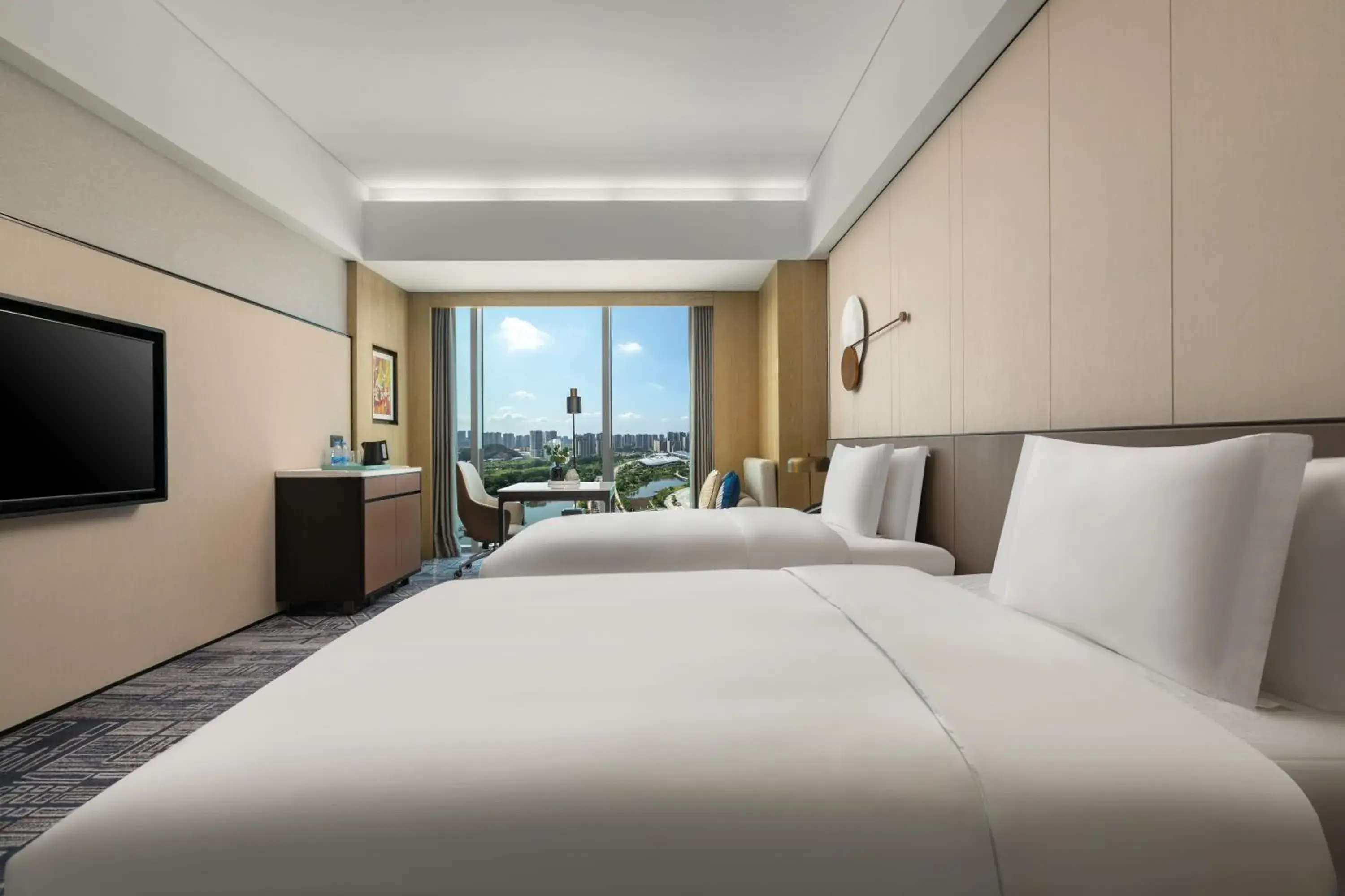 Standard Twin Room with Lake View in Crowne Plaza Jiangmen Binjiang by IHG Standard Twin Room with Lake View in Crowne Plaza Jiangmen Binjiang by IHG