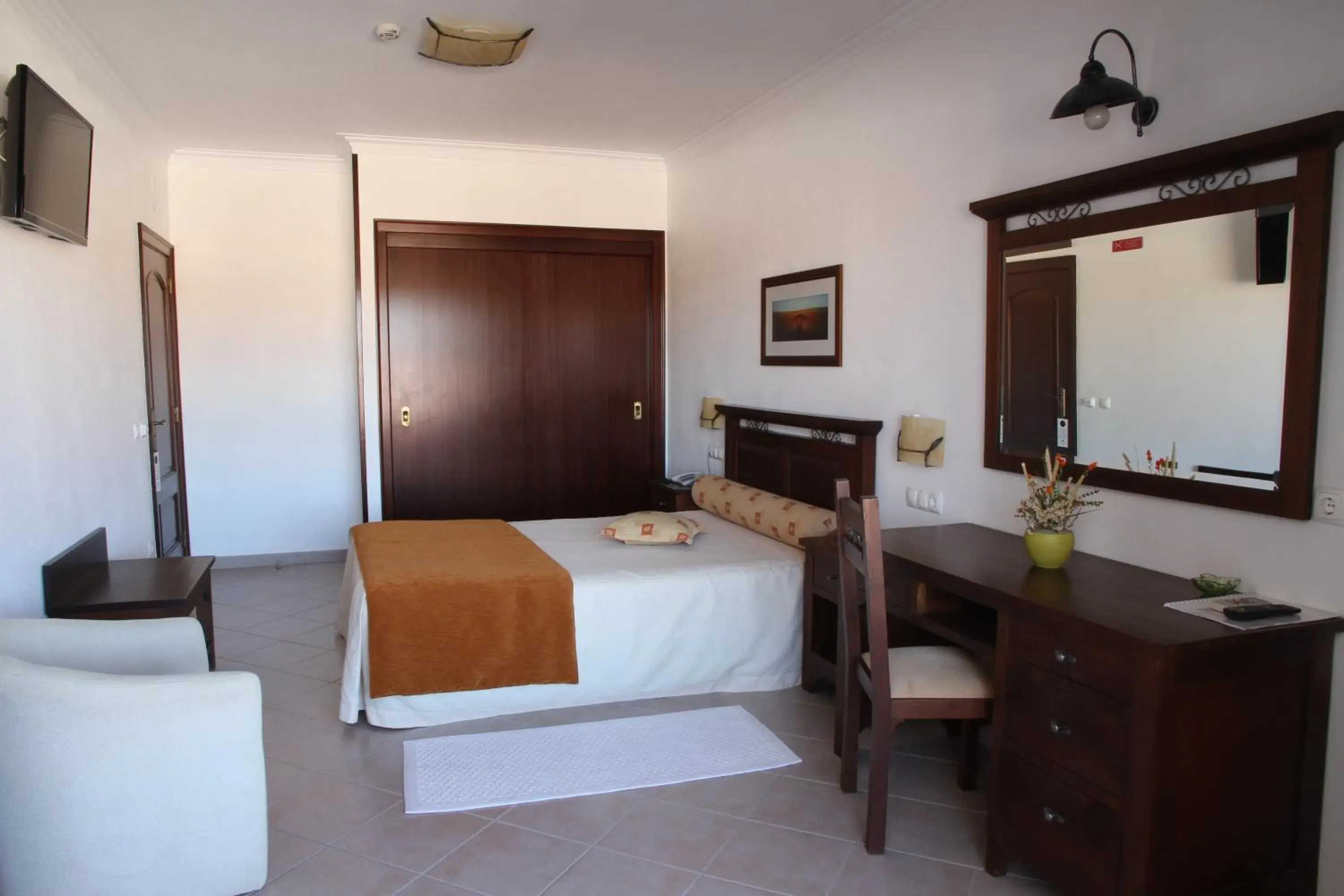 Deluxe Double or Twin Room in Hotel Santa Clara Deluxe Double or Twin Room in Hotel Santa Clara