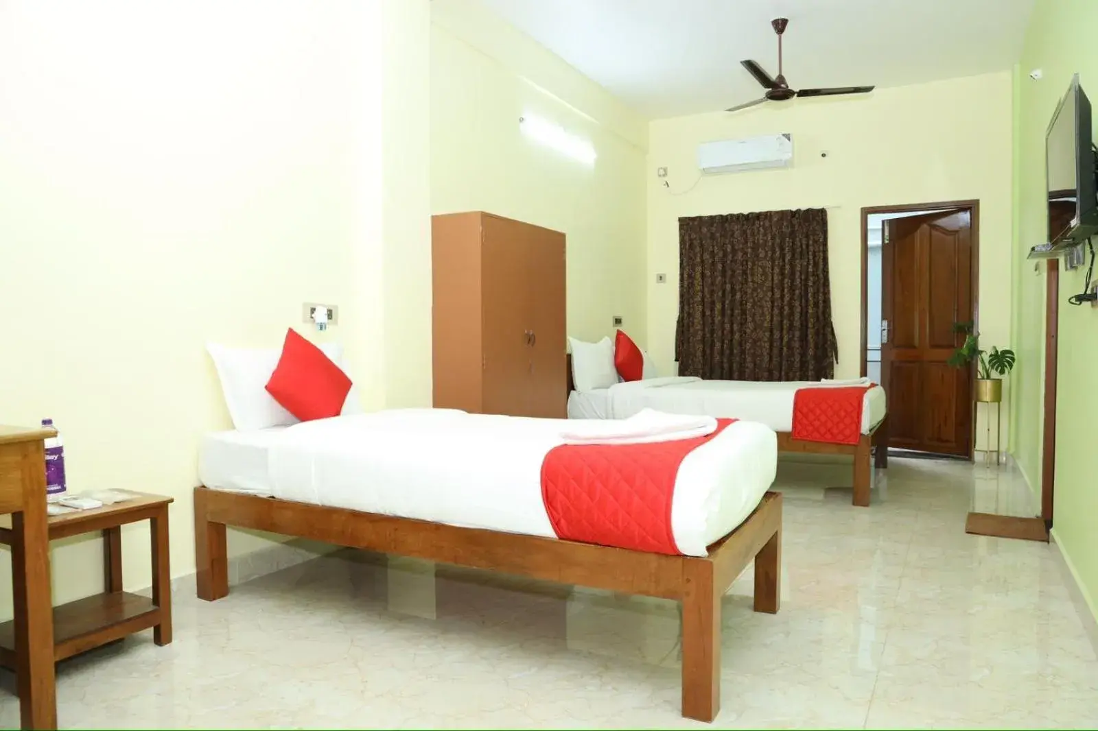 Triple Room with Balcony in Martine's Residency Triple Room with Balcony in Martine's Residency