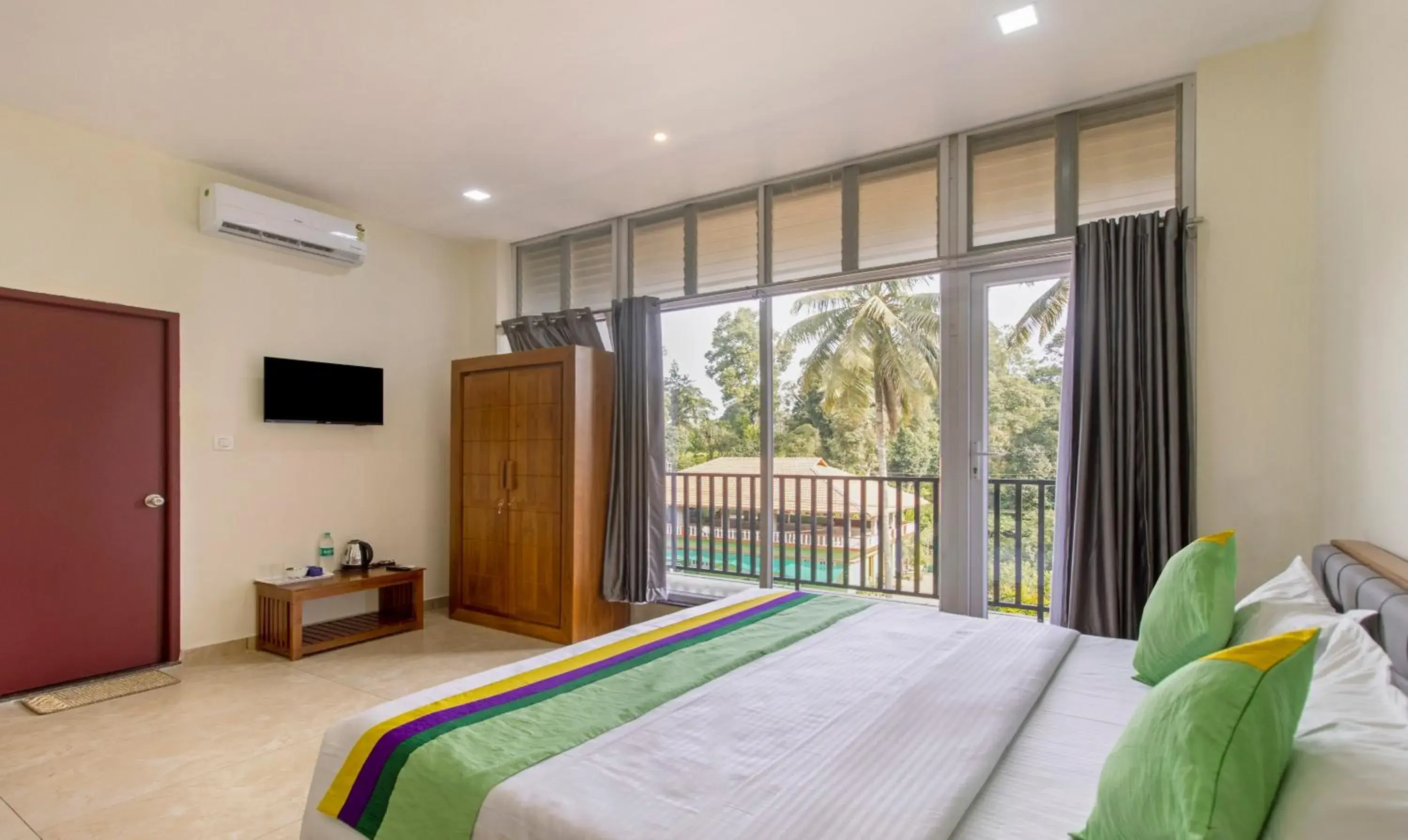 Deluxe Room With King Bed in Treebo The Rove Deluxe Room With King Bed in Treebo The Rove