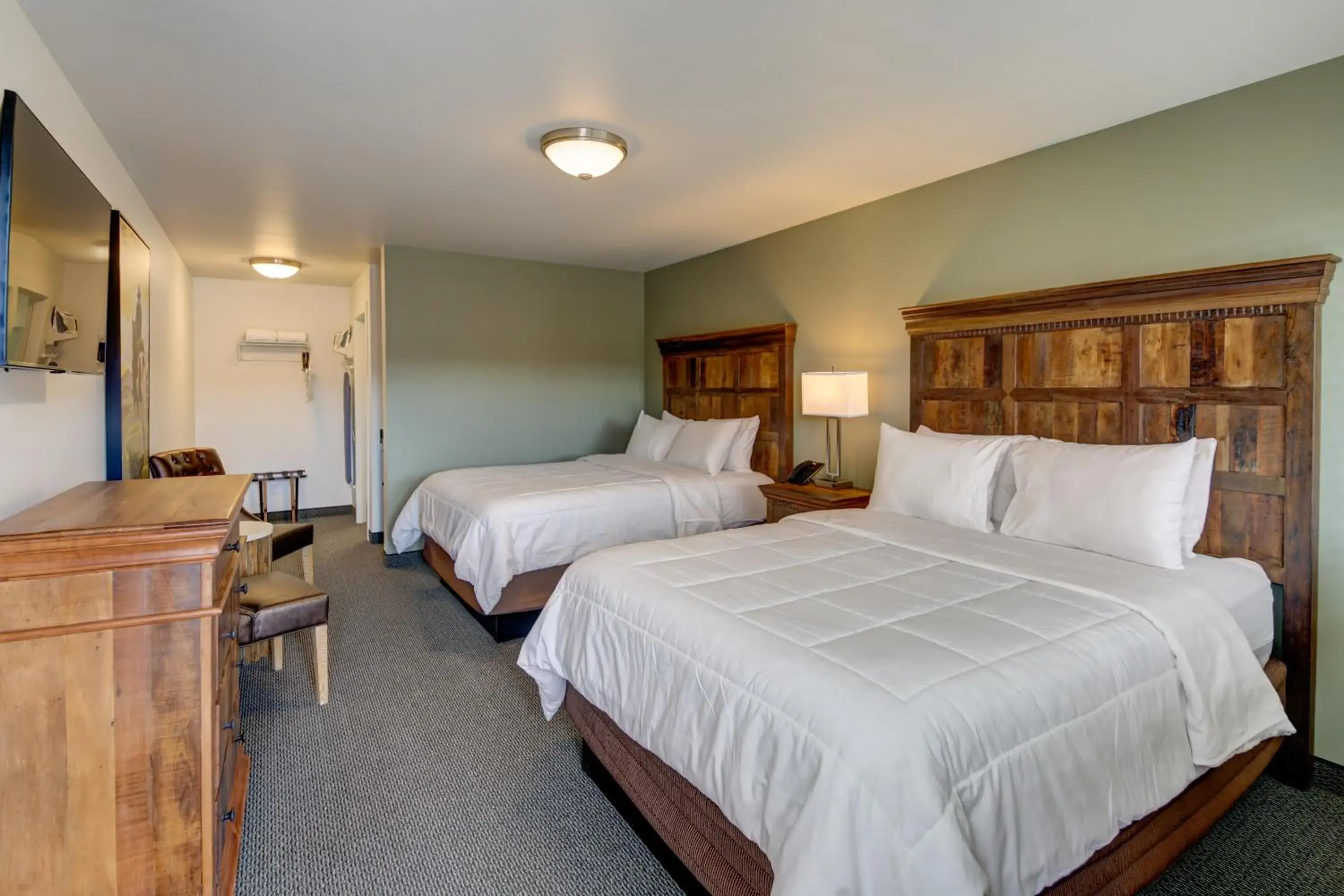 Standard Double Room in Roosevelt Hotel - Yellowstone Standard Double Room in Roosevelt Hotel - Yellowstone