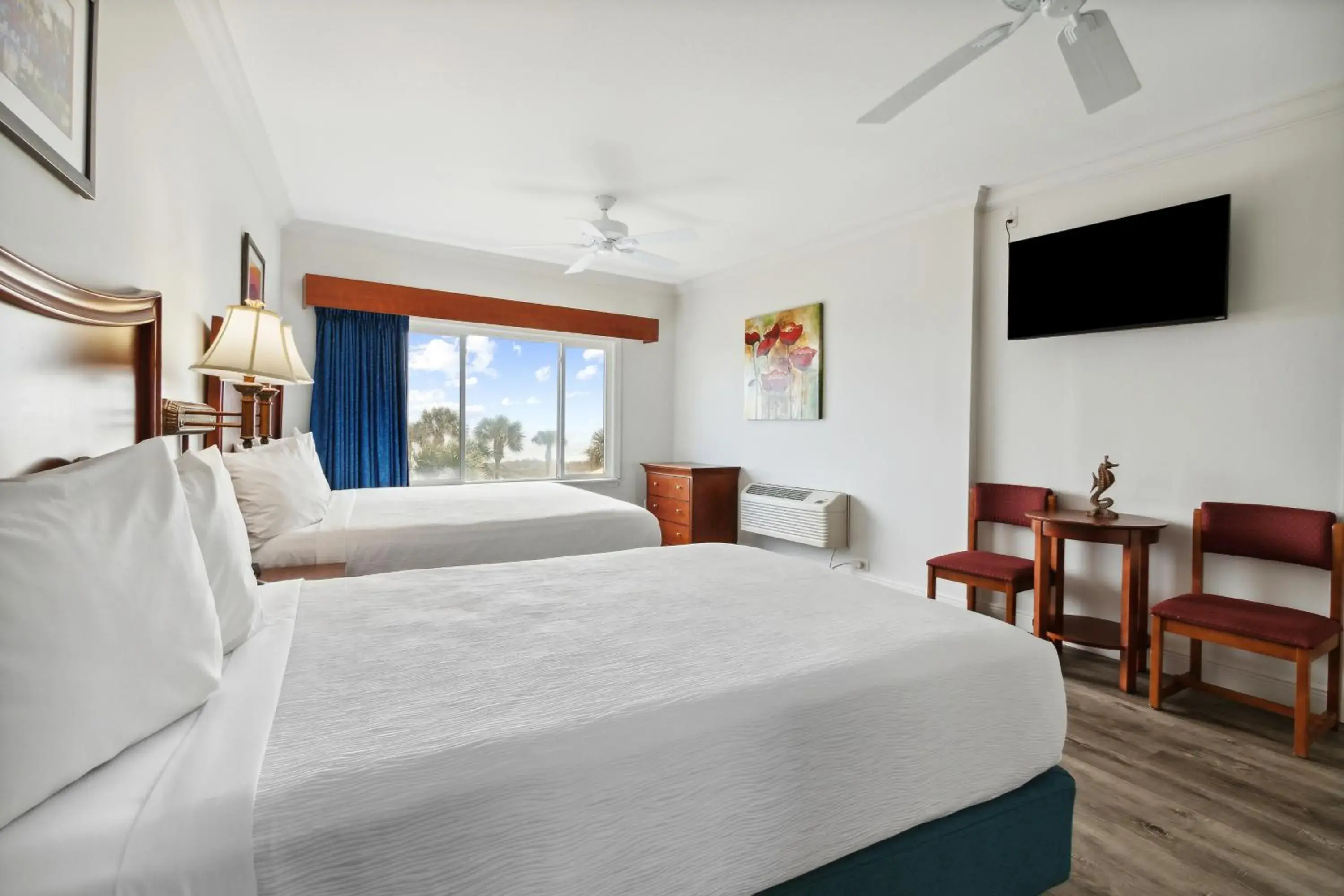 Third Floor - Oceanfront Suite One King and One Double in Seahorse Oceanfront Inn Third Floor - Oceanfront Suite One King and One Double in Seahorse Oceanfront Inn