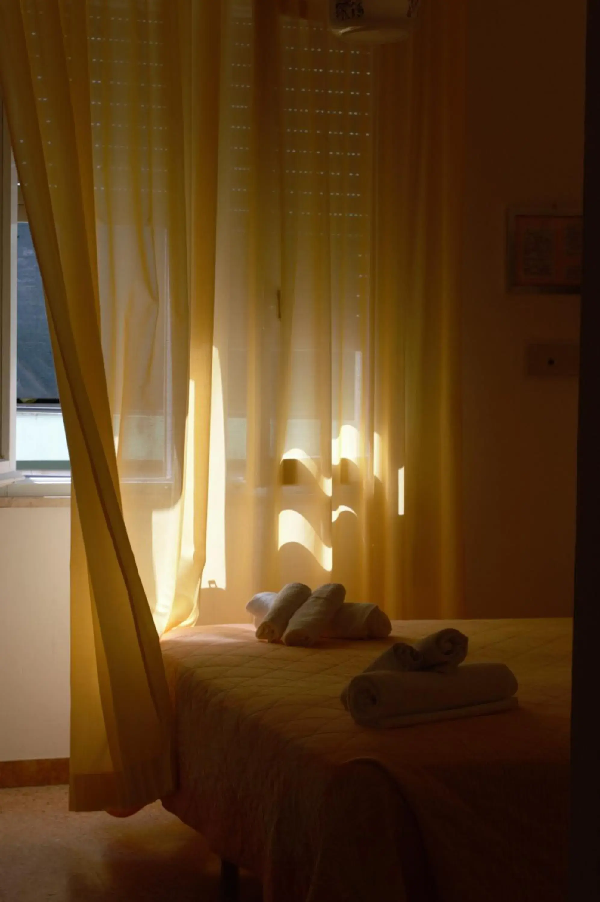 Economy Triple Room in Hotel Lux Economy Triple Room in Hotel Lux