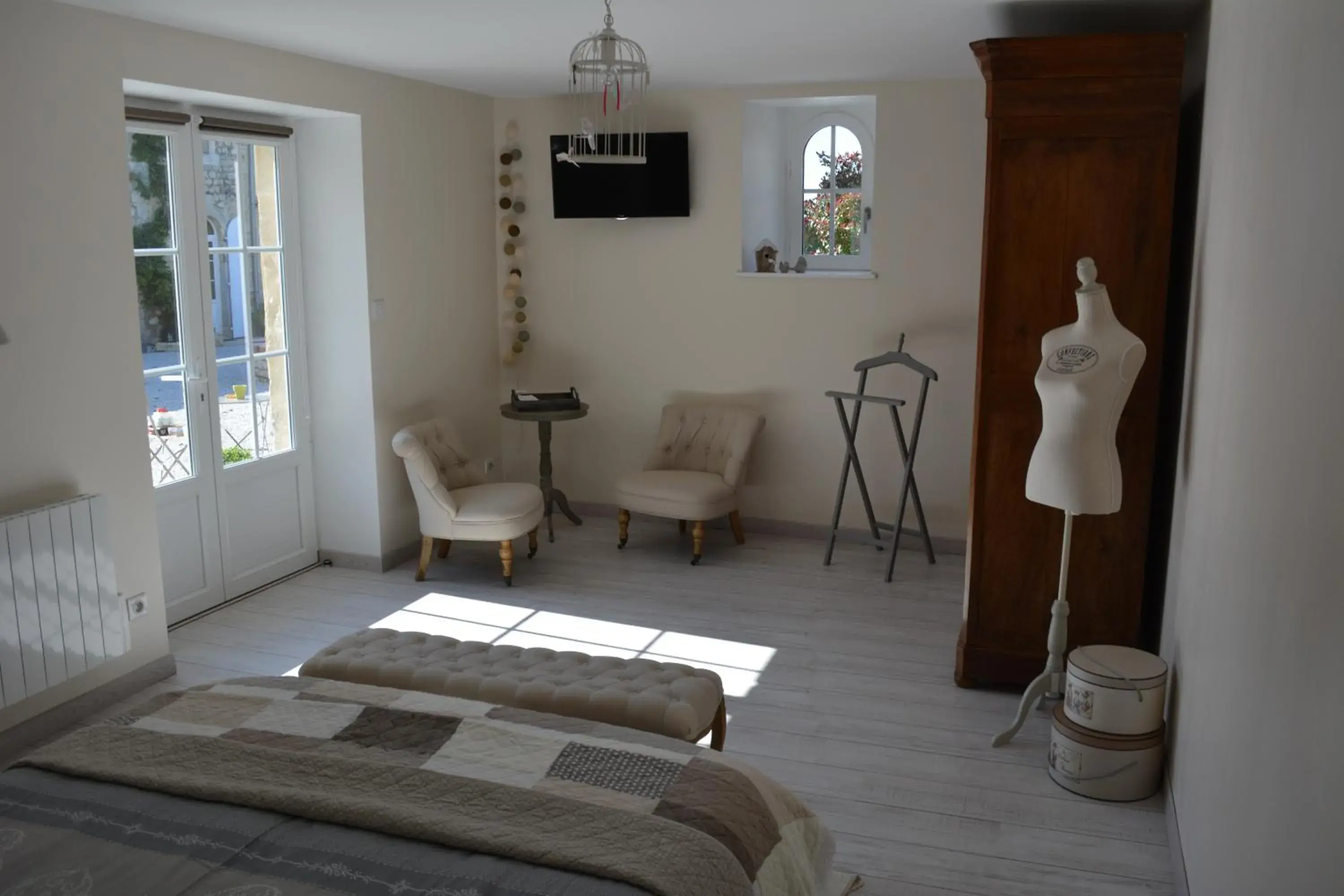 Deluxe Double Room with Bath in Aux 4 Cornes - Chambre d'hôtes Deluxe Double Room with Bath in Aux 4 Cornes - Chambre d'hôtes