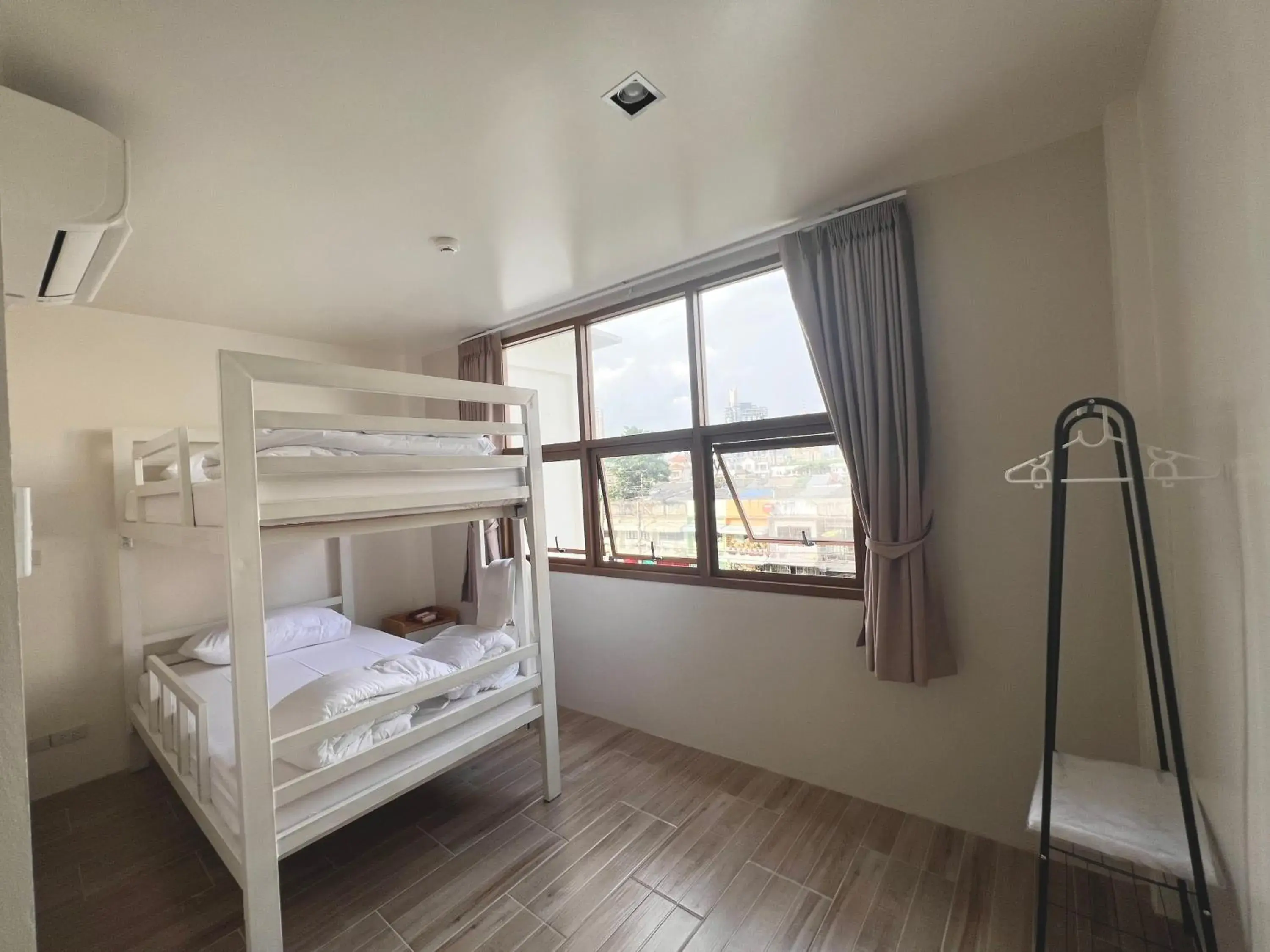 Small Twin Room in Krung Tone Hostel Small Twin Room in Krung Tone Hostel