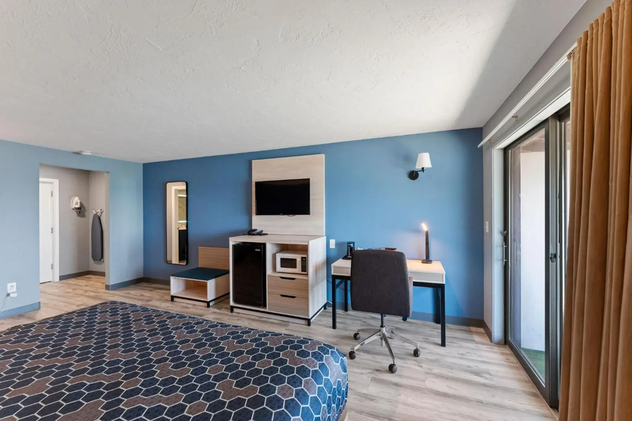 Queen Rooms With Two Queen Beds - North Wing in Pilgrim Sands on Long Beach Queen Rooms With Two Queen Beds - North Wing in Pilgrim Sands on Long Beach