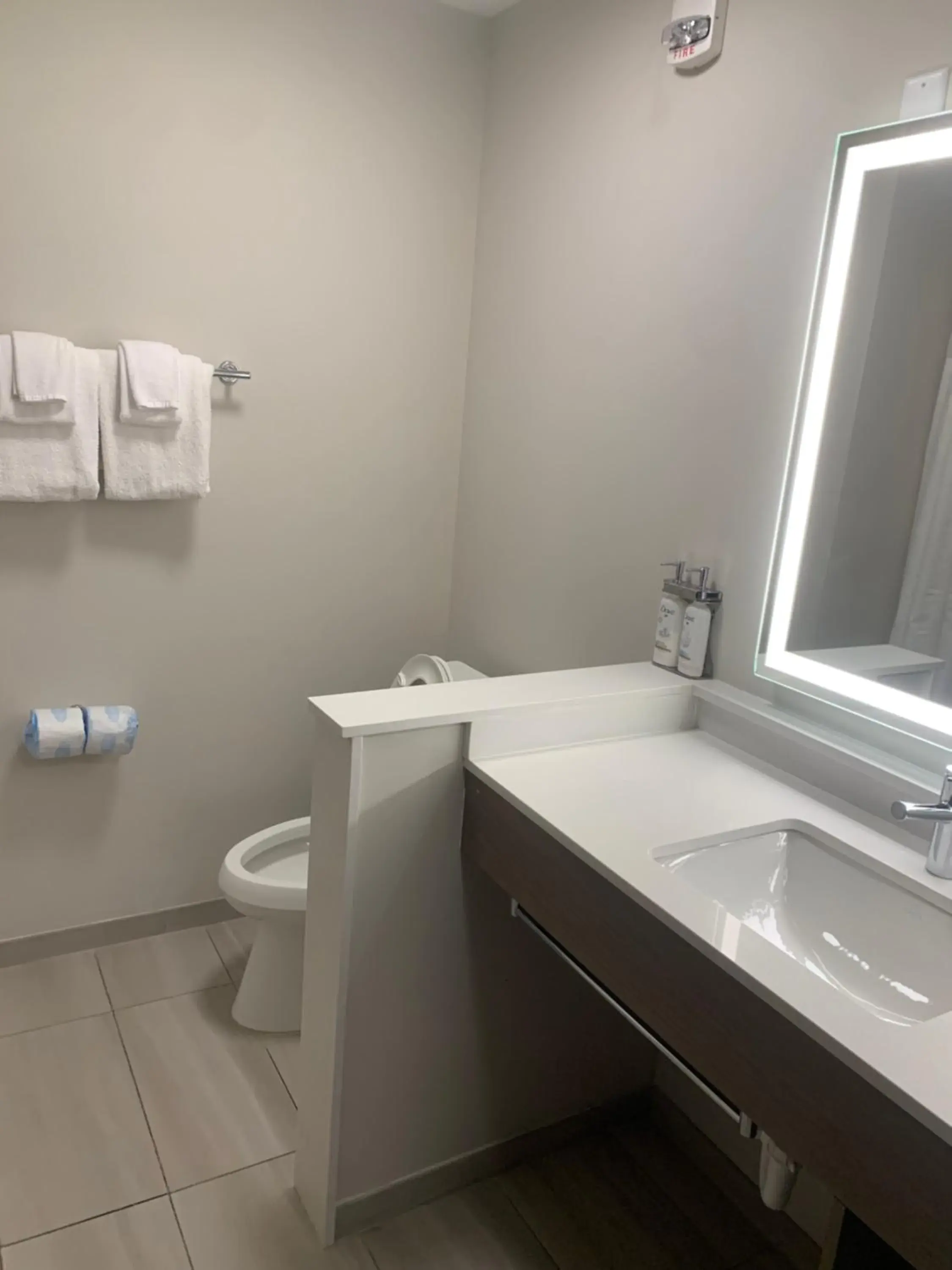 Standard Queen Room with Two Queen Beds - Communications Accessible in Holiday Inn Express Jesup by IHG Standard Queen Room with Two Queen Beds - Communications Accessible in Holiday Inn Express Jesup by IHG