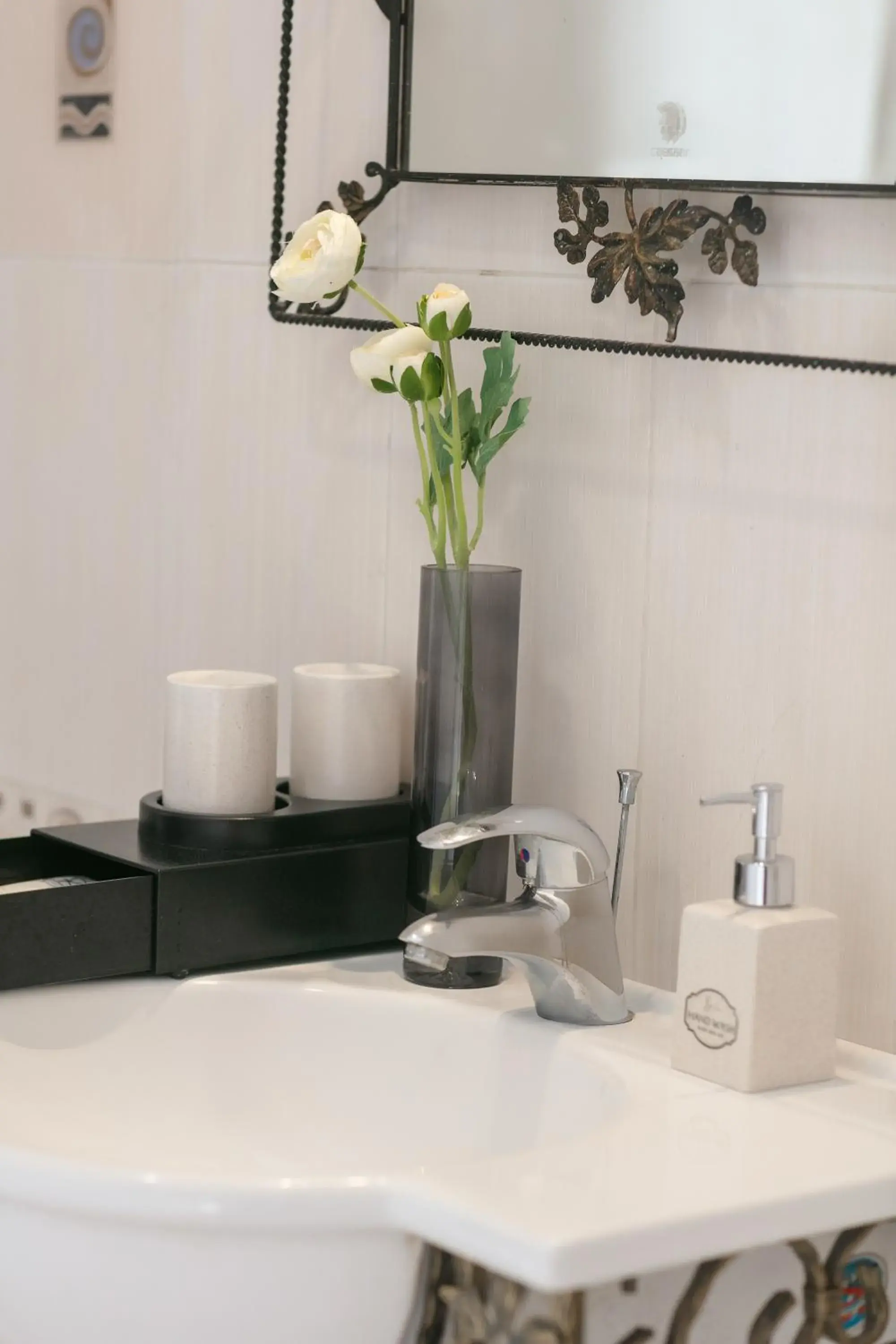 Deluxe Double or Twin Room with City View in Bonjour D'An Nam Hotel Deluxe Double or Twin Room with City View in Bonjour D'An Nam Hotel