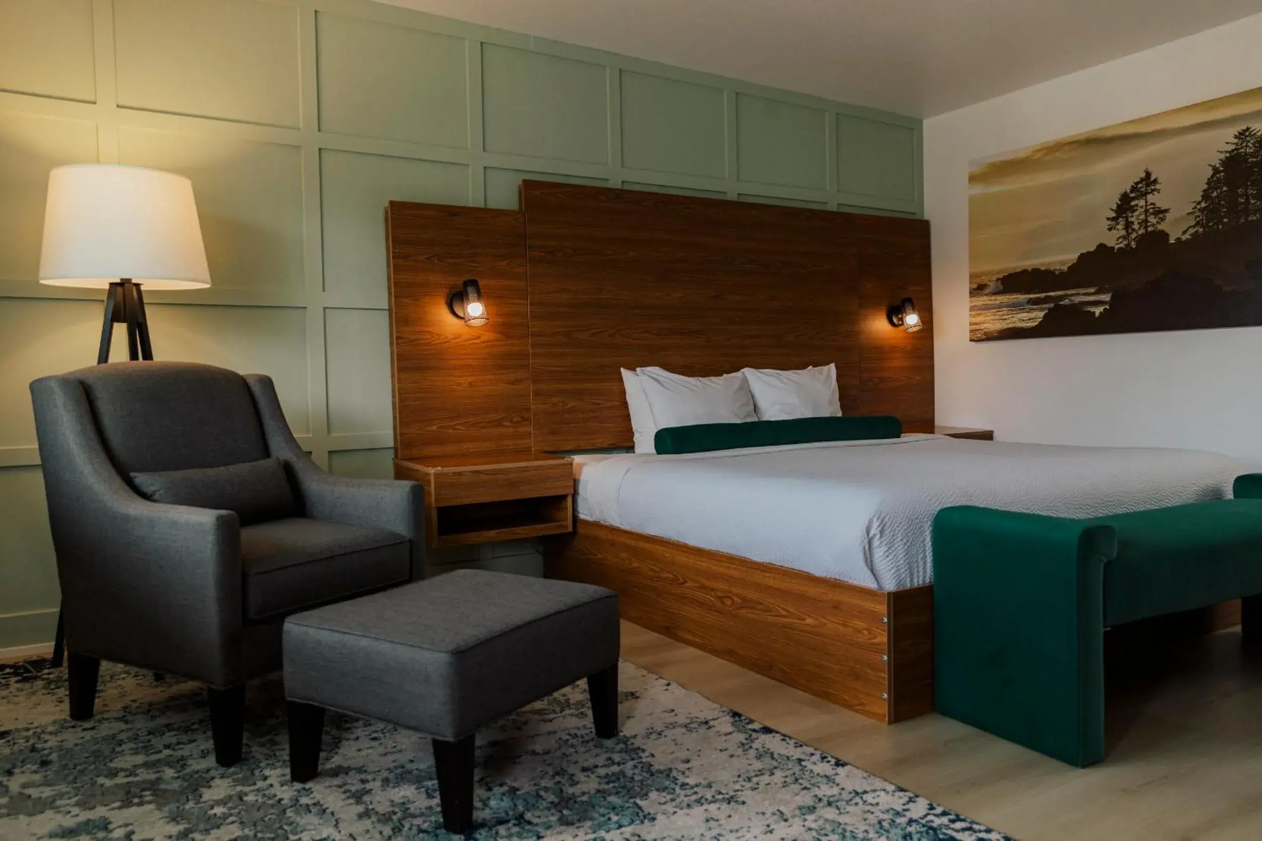 King Suite in Ucluelet Wildwood Inn King Suite in Ucluelet Wildwood Inn