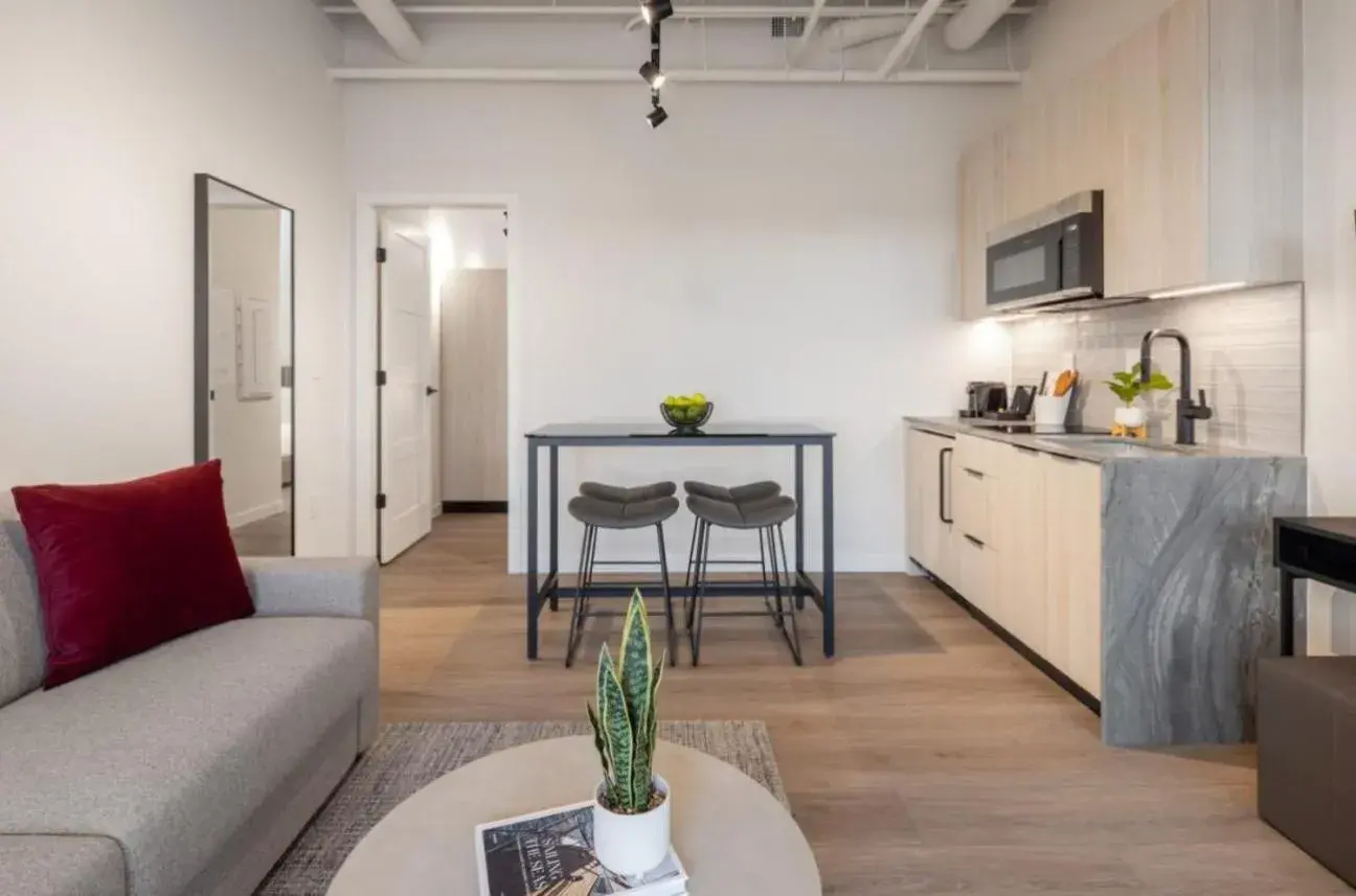 Waterfront Junior One Bedroom Suite in Steveston Waterfront Hotel Waterfront Junior One Bedroom Suite in Steveston Waterfront Hotel