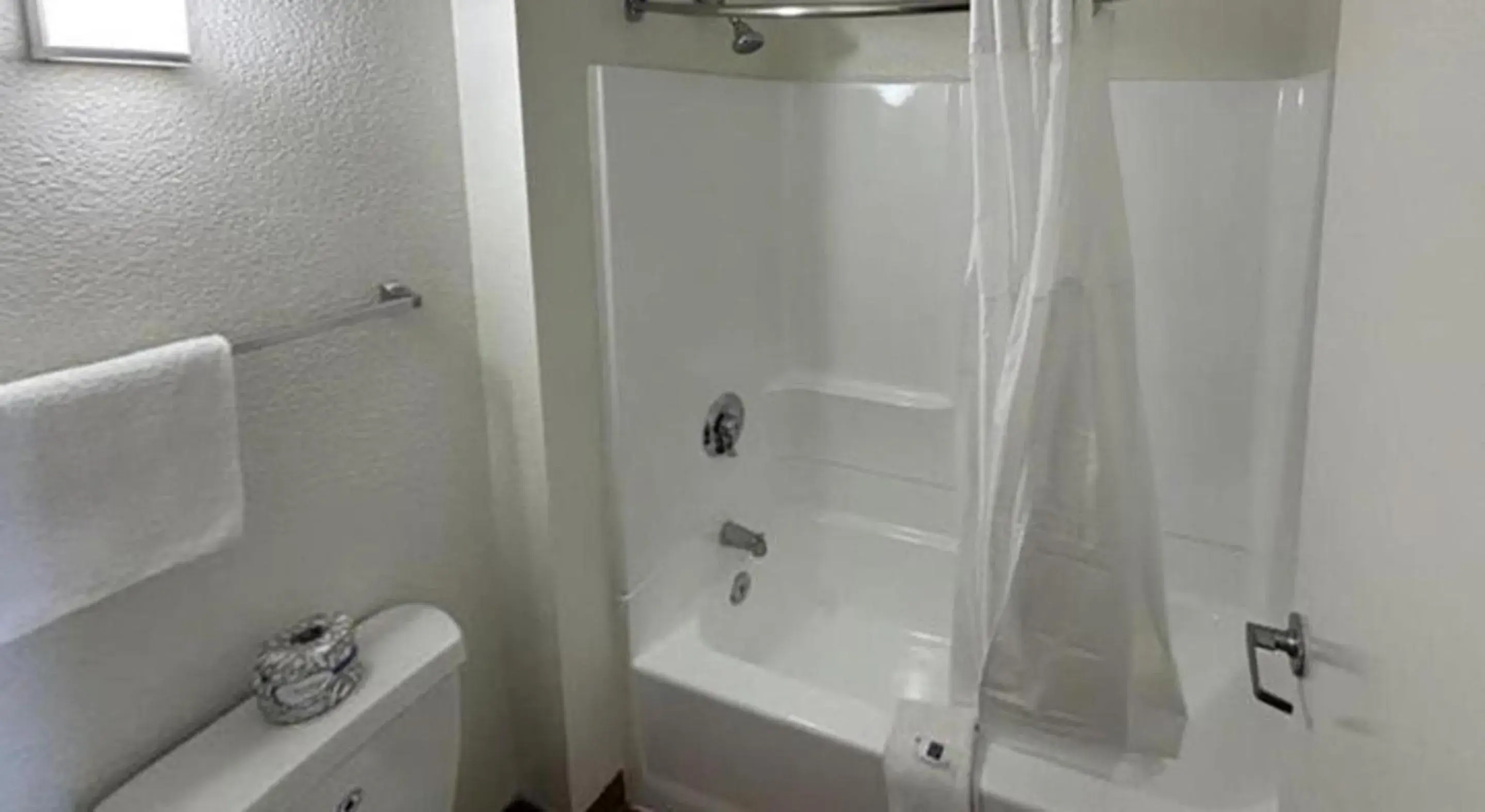 Deluxe Quadruple Room - single occupancy - Non-Smoking in Studio 6 Suites - Riverside, CA South Deluxe Quadruple Room - single occupancy - Non-Smoking in Studio 6 Suites - Riverside, CA South