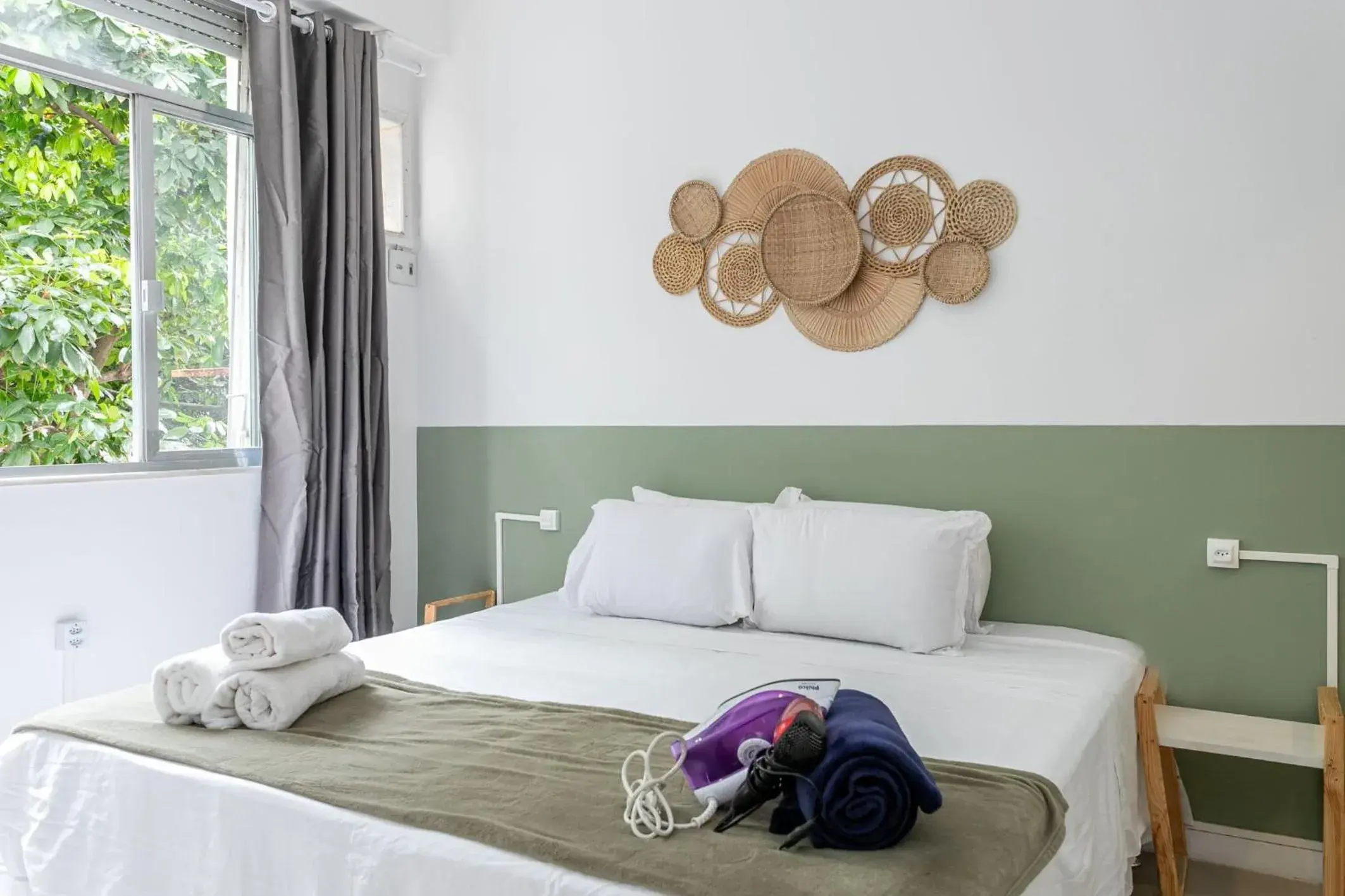 Must Leblon - pacote: 4 Hóspedes, Praia + 1 Ticket Must Leblon - pacote: 4 Hóspedes, Praia + 1 Ticket