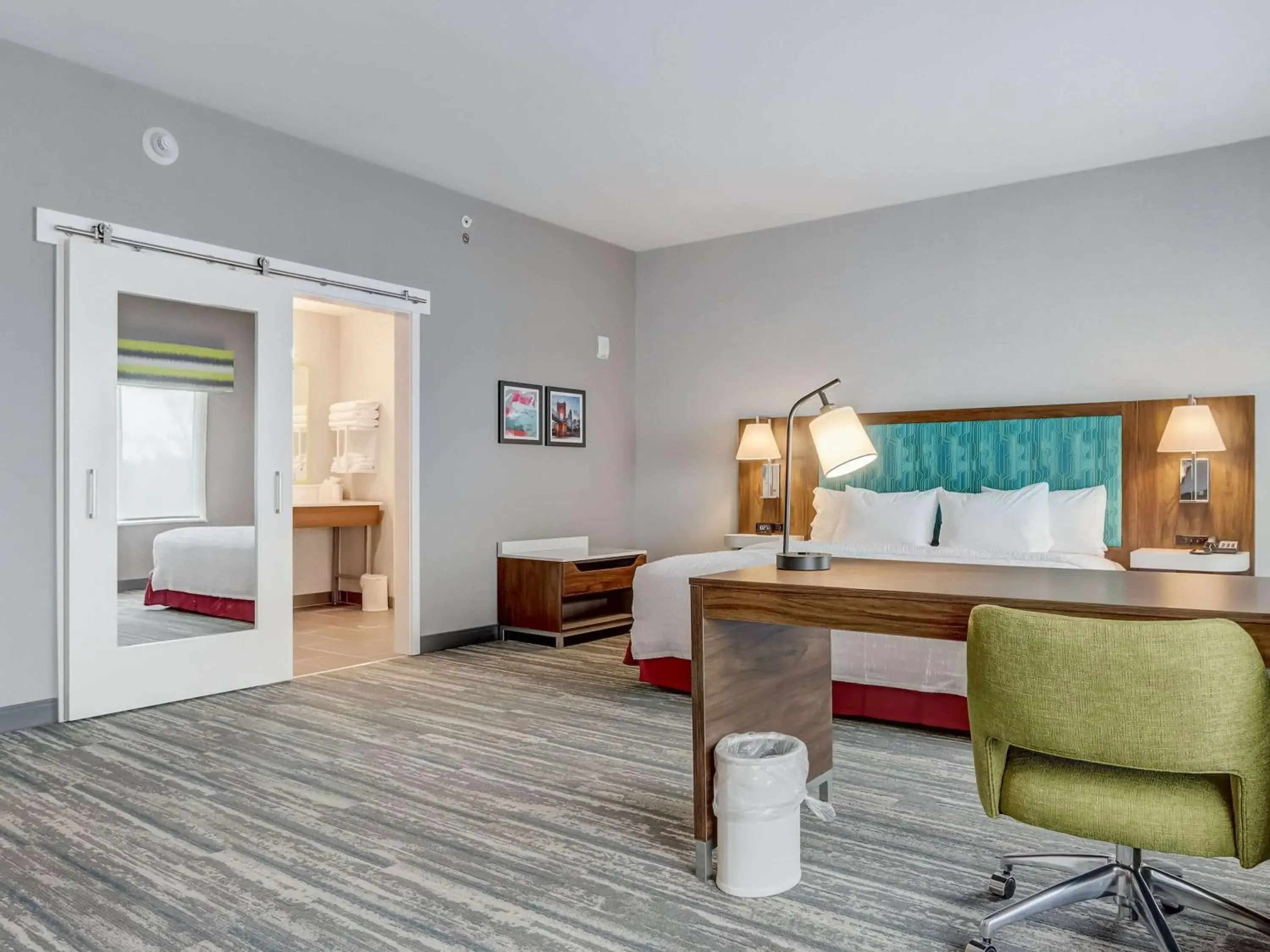 King Studio Suite - Hearing Access in Hampton Inn & Suites Cincinnati Midtown Rookwood King Studio Suite - Hearing Access in Hampton Inn & Suites Cincinnati Midtown Rookwood
