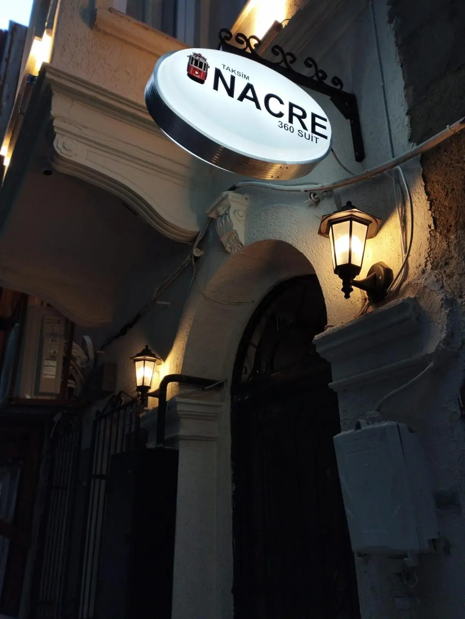 Taksim Nacre 360 Suit Taksim Nacre 360 Suit