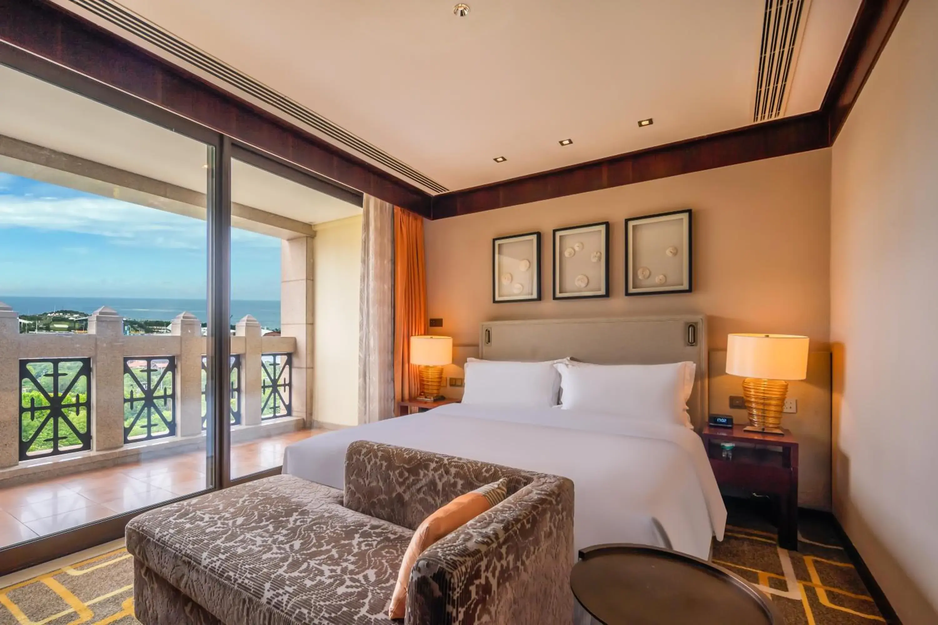Junior King Suite - Lounge Access in Hilton Qingdao Golden Beach 丨1 hour's drive to China Fisheries and Seafood Expo Junior King Suite - Lounge Access in Hilton Qingdao Golden Beach 丨1 hour's drive to China Fisheries and Seafood Expo