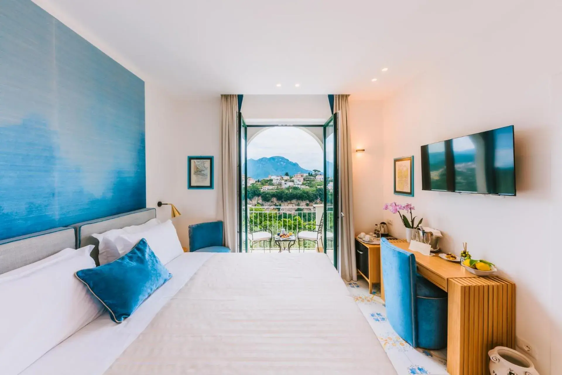 Premium Double Room with Partial Sea View - Depandance in Palazzo Pascal Premium Double Room with Partial Sea View - Depandance in Palazzo Pascal