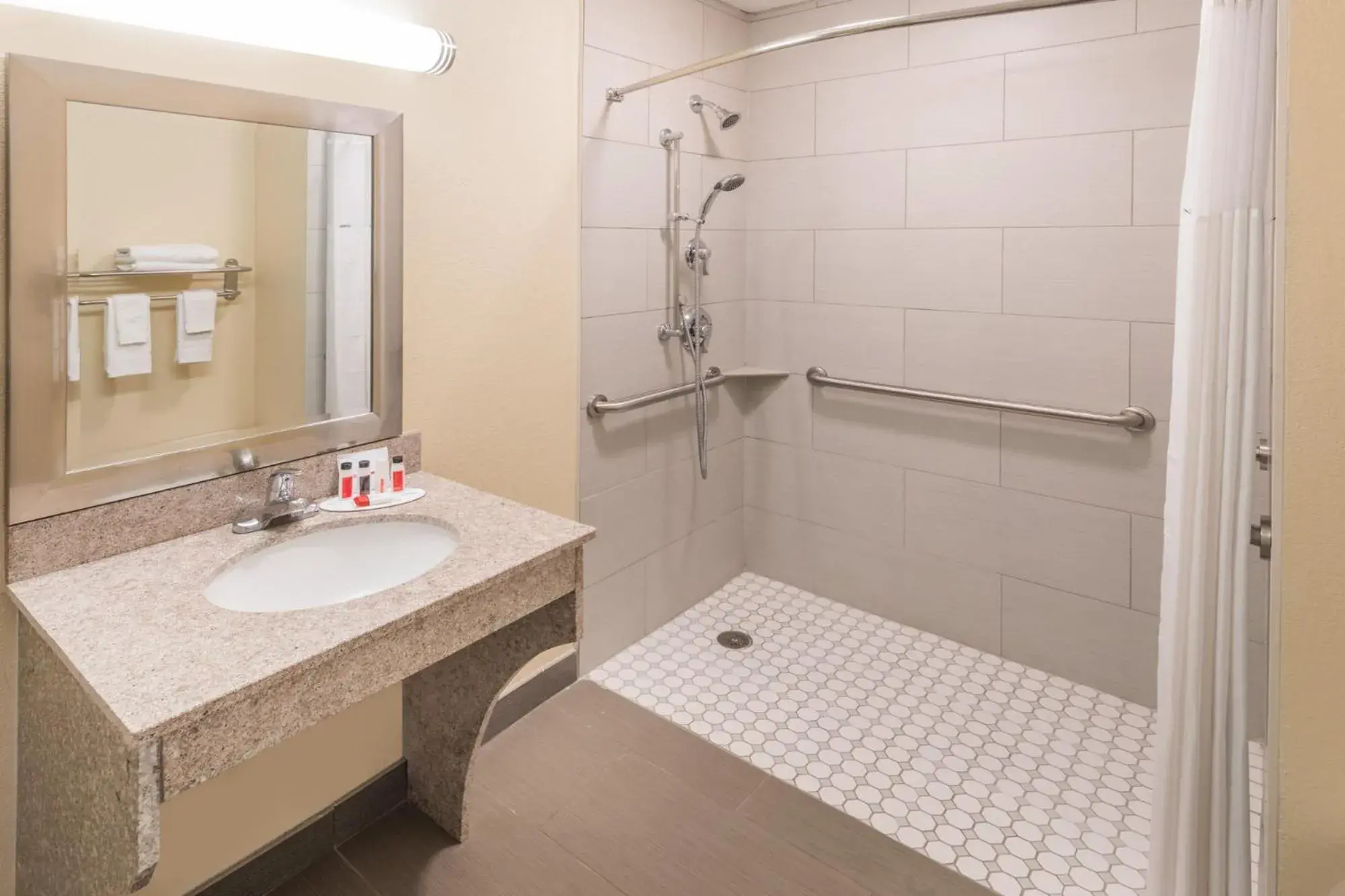 King Room - Disability Access/Non-Smoking in Days Inn by Wyndham Madison King Room - Disability Access/Non-Smoking in Days Inn by Wyndham Madison