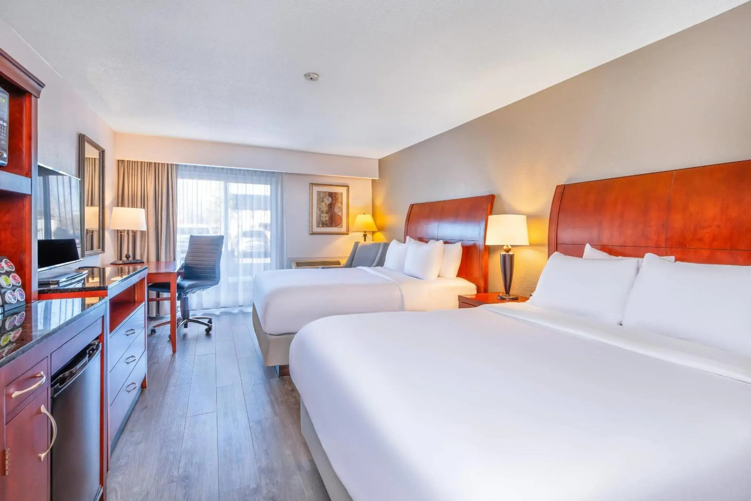 Queen Room with Balcony in Comfort Inn & Suites Thousand Islands Harbour District Queen Room with Balcony in Comfort Inn & Suites Thousand Islands Harbour District