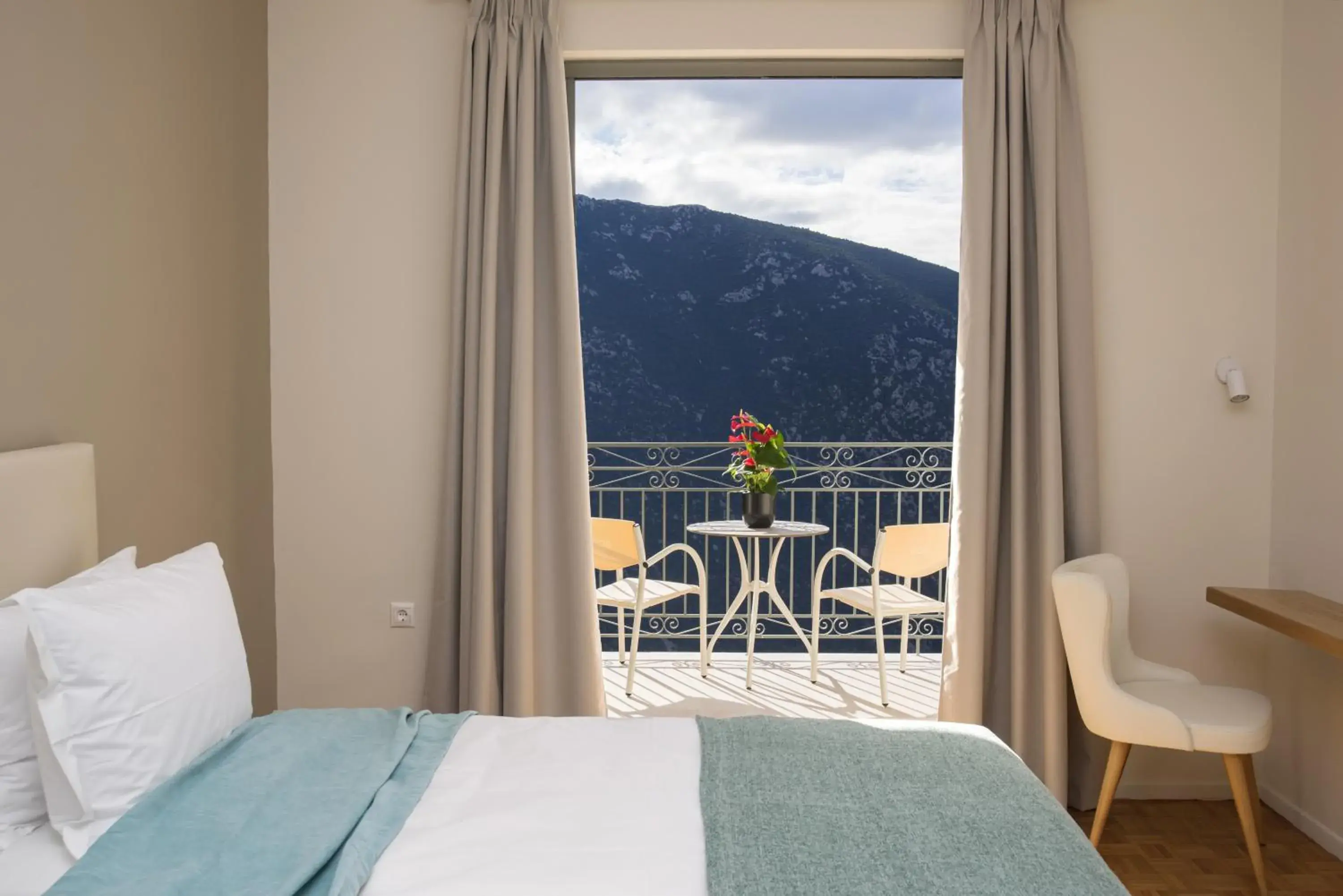 Double or Twin Room with Balcony in V Hotel Delphi Double or Twin Room with Balcony in V Hotel Delphi
