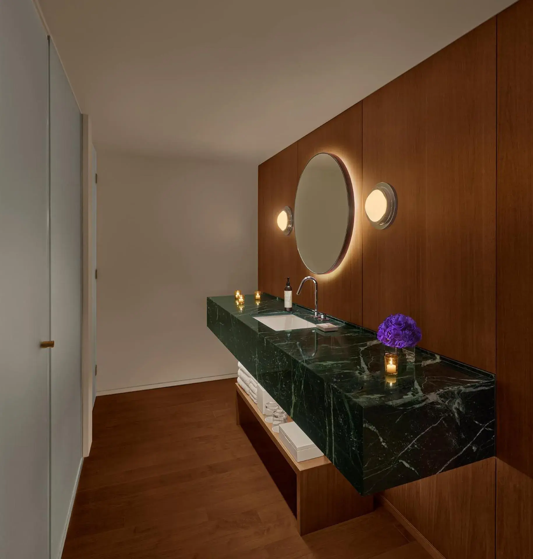 Premier King Room with City View in The Tokyo EDITION, Ginza Premier King Room with City View in The Tokyo EDITION, Ginza