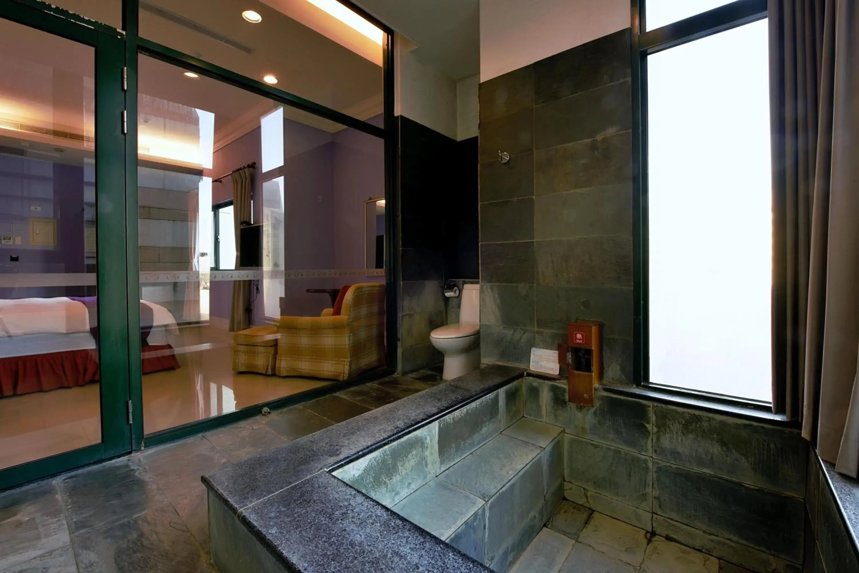 Standard Double Room with Bath in Muen Hot Spring Hotel Standard Double Room with Bath in Muen Hot Spring Hotel