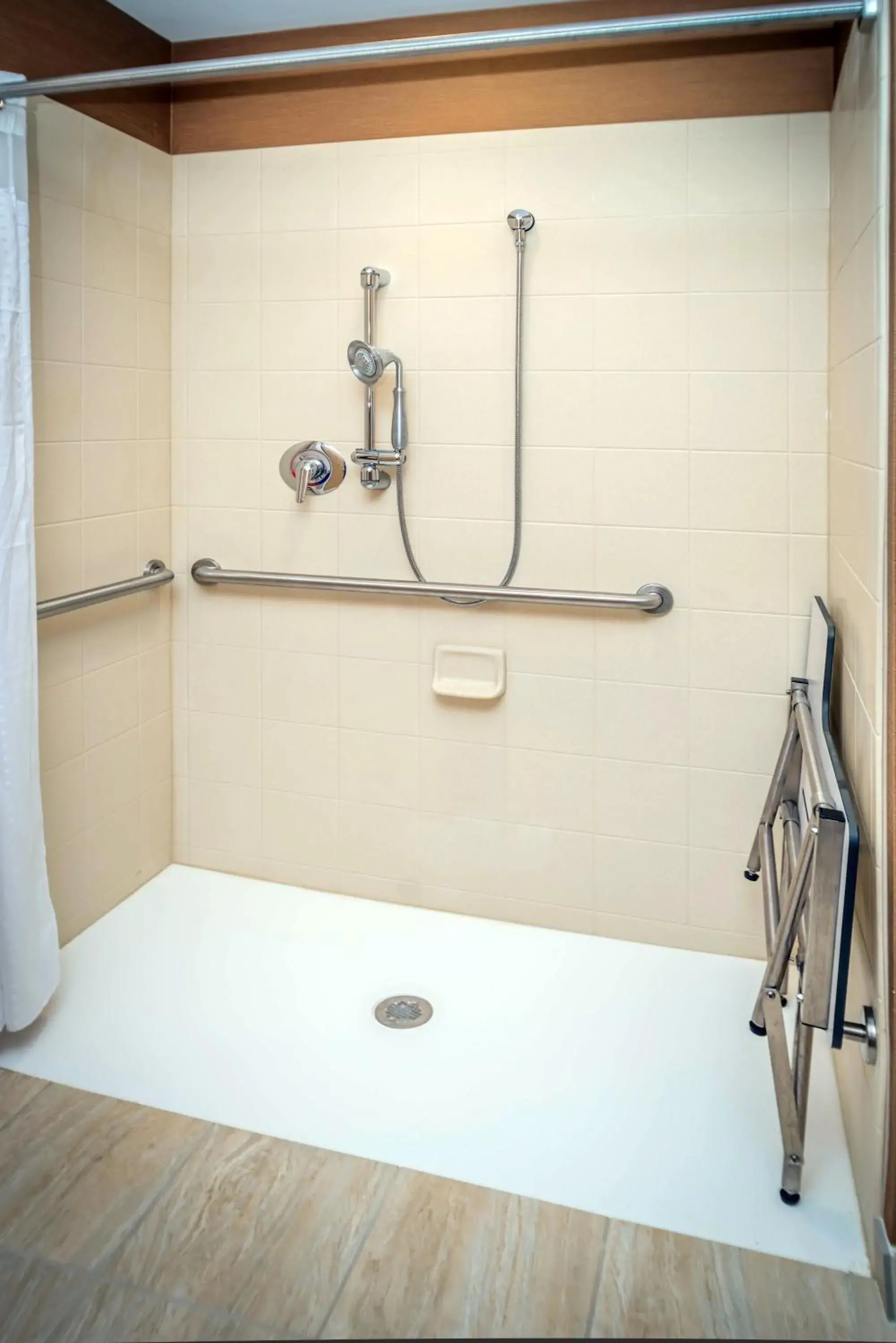 King Room - Mobility Access/Roll in Shower - Non-Smoking in Holiday Inn Express & Suites Salt Lake City South-Murray by IHG King Room - Mobility Access/Roll in Shower - Non-Smoking in Holiday Inn Express & Suites Salt Lake City South-Murray by IHG