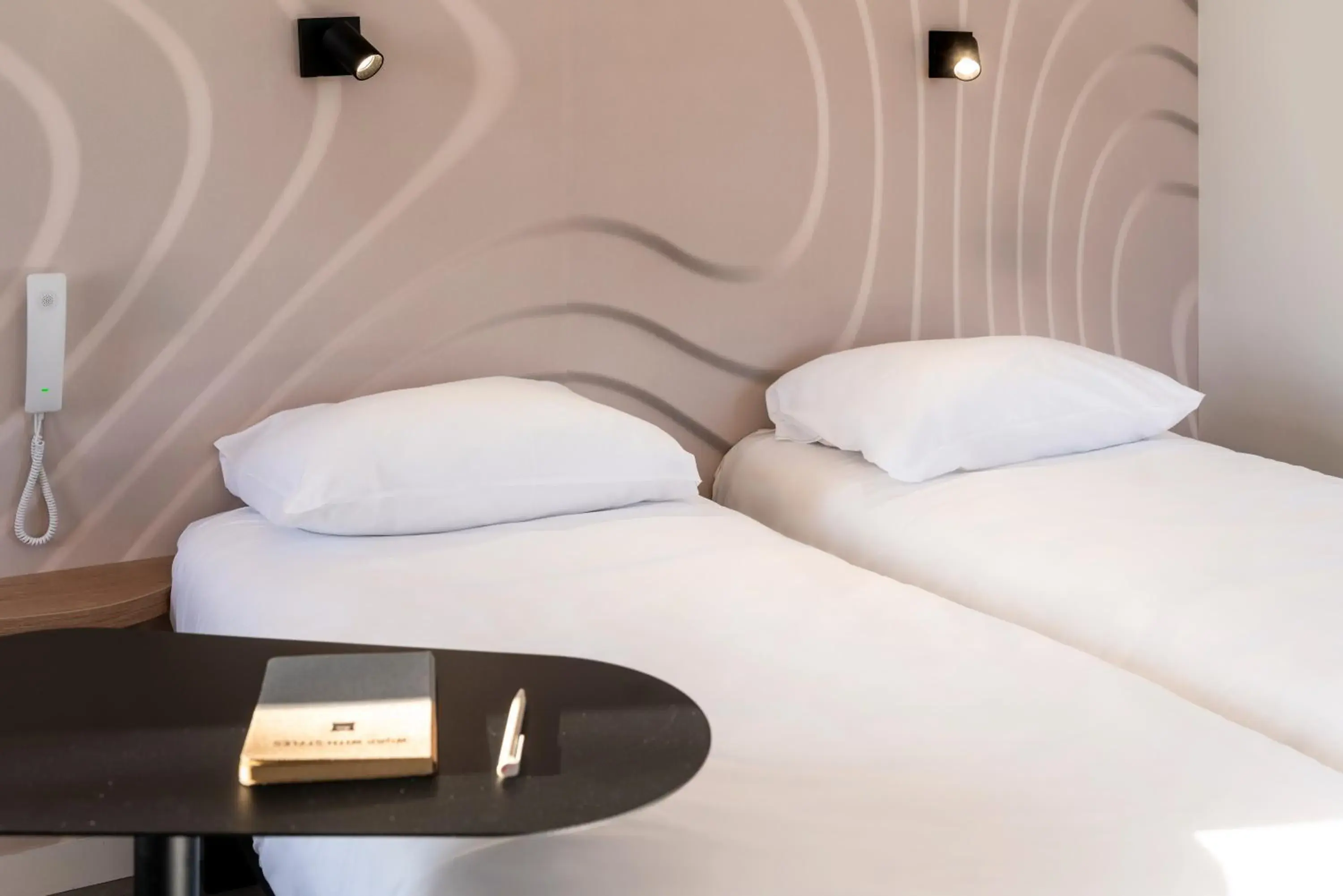 Standard Twin Room in ibis Styles Cabriès Aix-en-Provence TGV Standard Twin Room in ibis Styles Cabriès Aix-en-Provence TGV