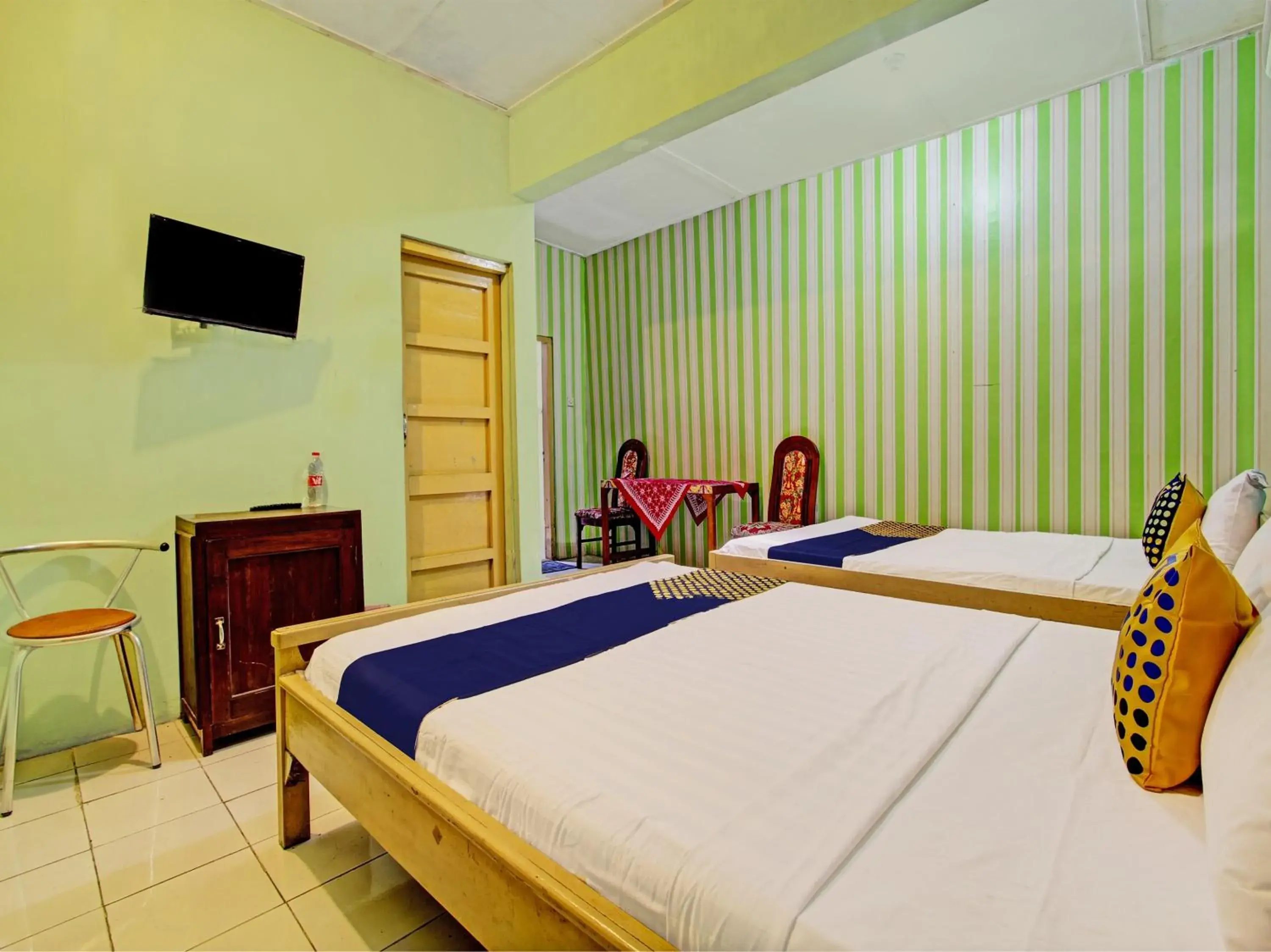 Economy Triple Room in Hotel O Jaya Kusuma Economy Triple Room in Hotel O Jaya Kusuma