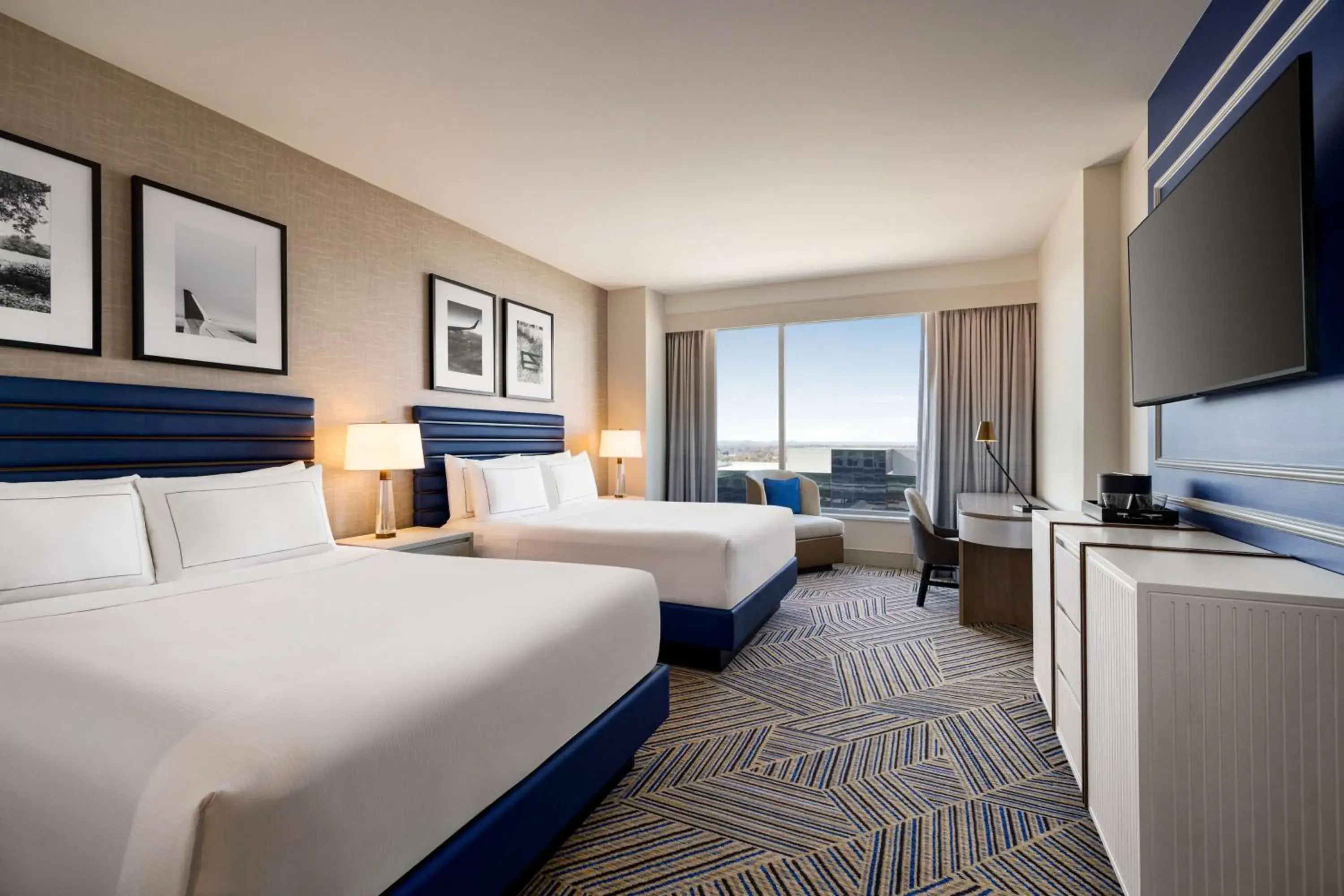 Queen Room with Two Queen Beds in Hilton BNA Nashville Airport Terminal Queen Room with Two Queen Beds in Hilton BNA Nashville Airport Terminal