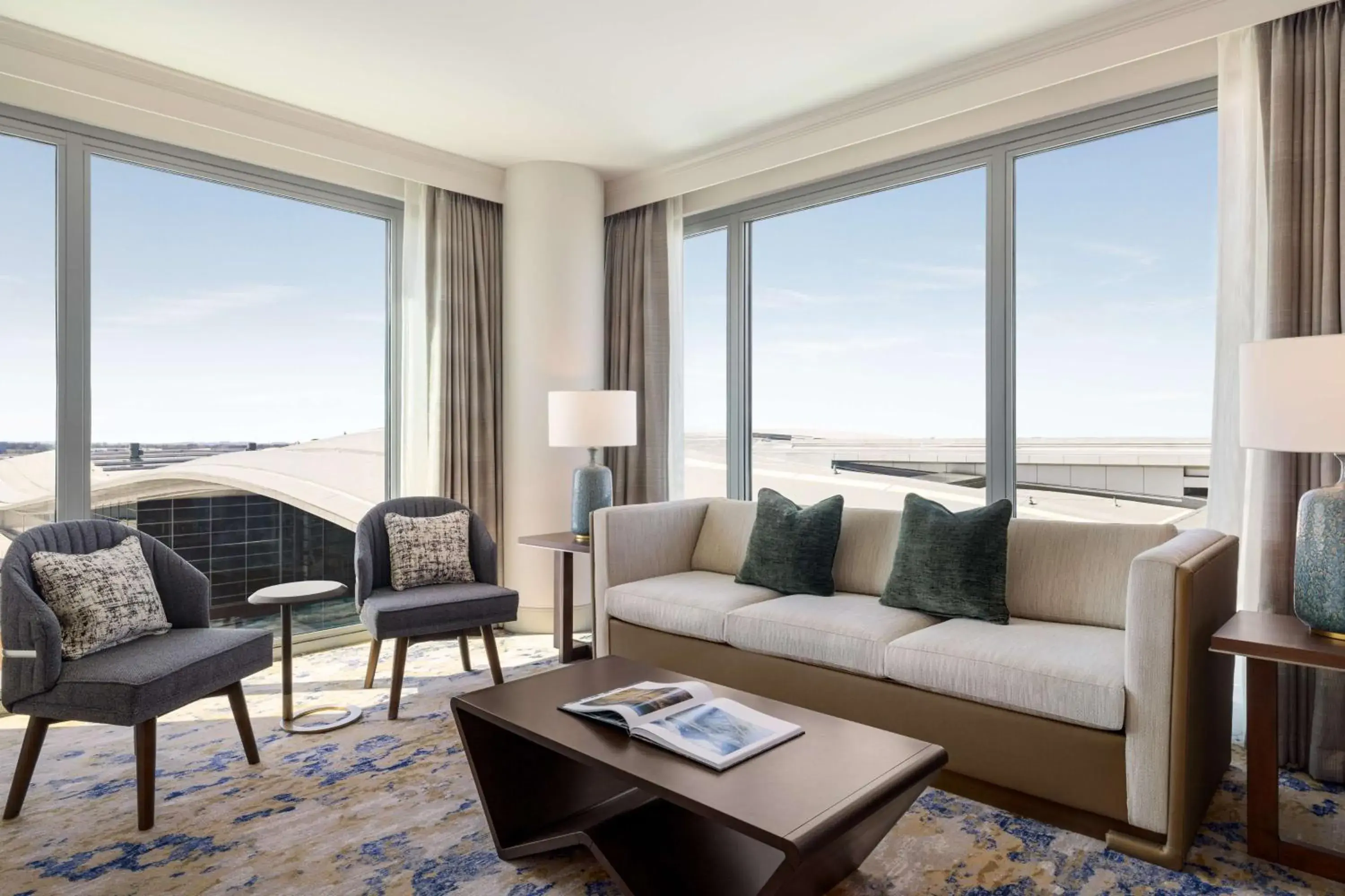 One-Bedroom King Suite in Hilton BNA Nashville Airport Terminal One-Bedroom King Suite in Hilton BNA Nashville Airport Terminal