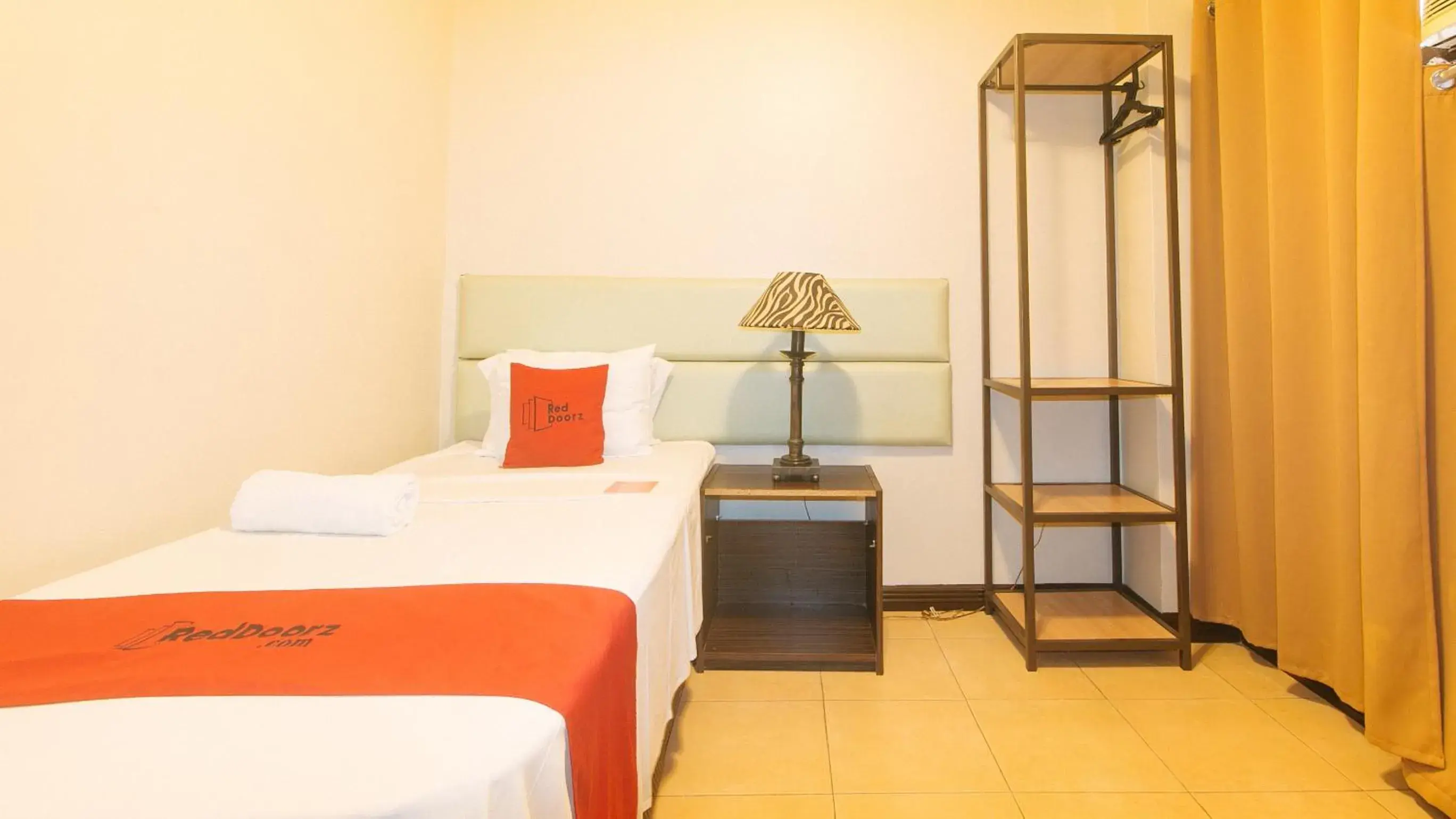 Single Room - single occupancy in RedDoorz Plus New Era Budget Hotel Mabolo former RedDoorz near Landers Superstore Cebu City Single Room - single occupancy in RedDoorz Plus New Era Budget Hotel Mabolo former RedDoorz near Landers Superstore Cebu City
