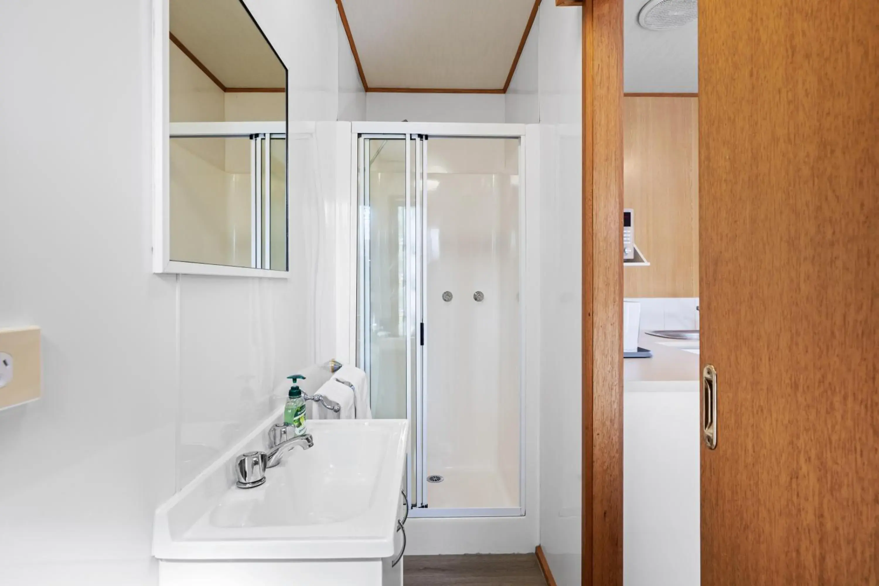 Budget Studio in Albury Gardens Tourist Park Budget Studio in Albury Gardens Tourist Park