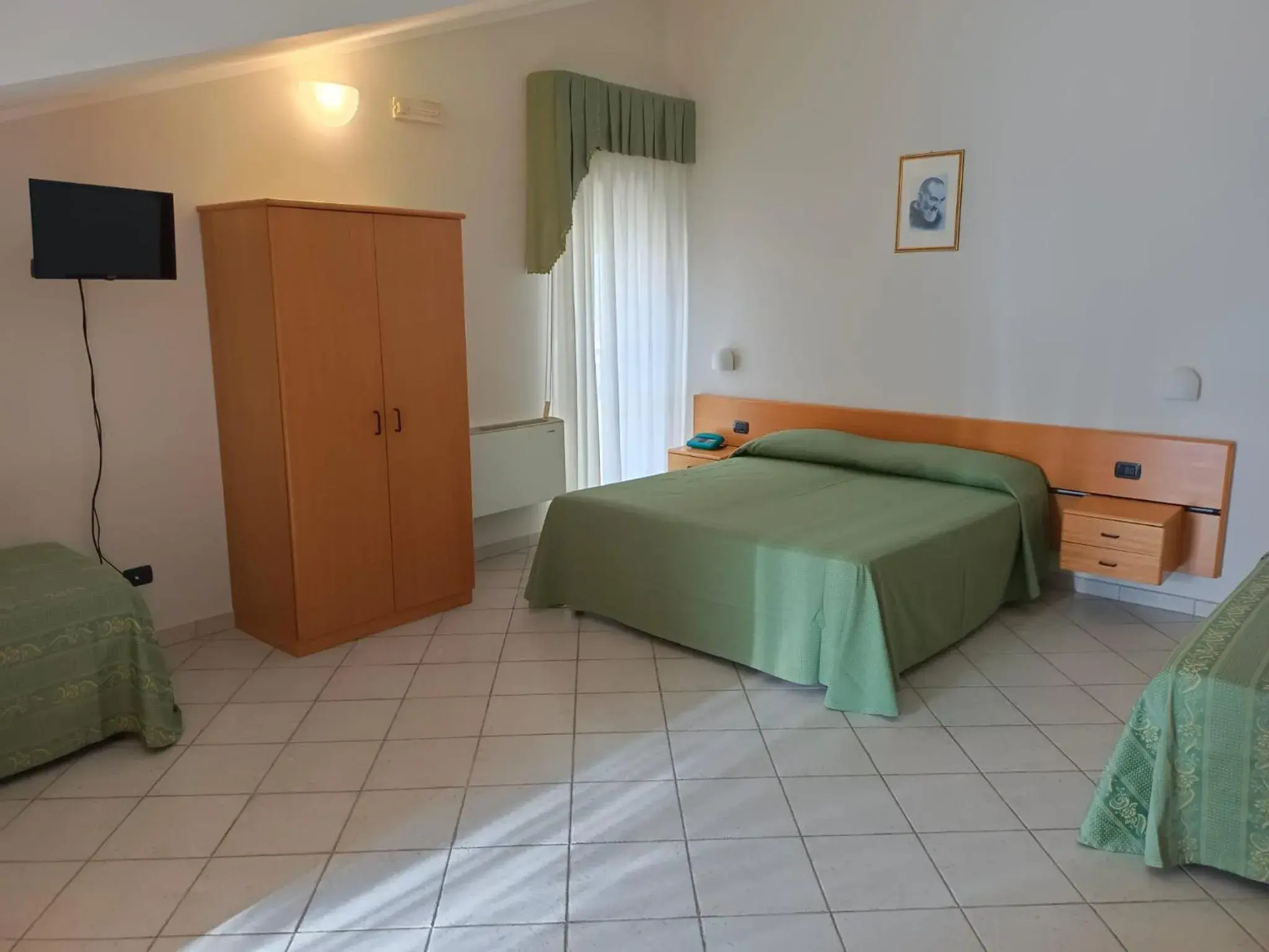 Family Room with Private Bathroom in Hotel San Francesco Family Room with Private Bathroom in Hotel San Francesco