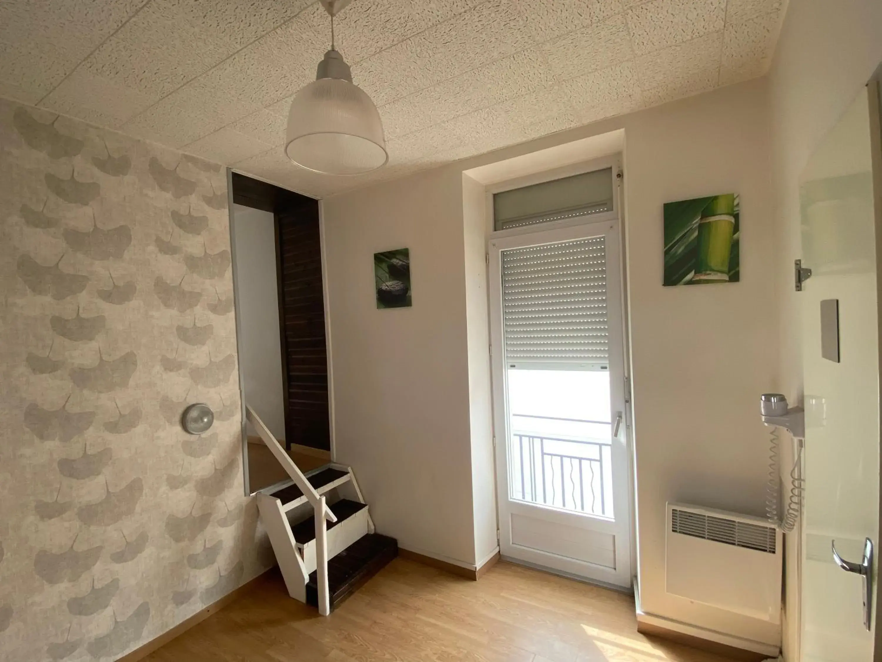 Triple Room 105 in Hôtel de Nantes Triple Room 105 in Hôtel de Nantes