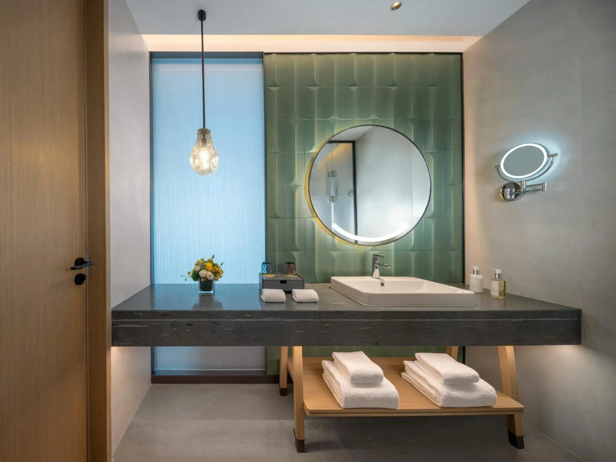 Standard King Room in Holiday Inn Chengdu East, an IHG Hotel Standard King Room in Holiday Inn Chengdu East, an IHG Hotel