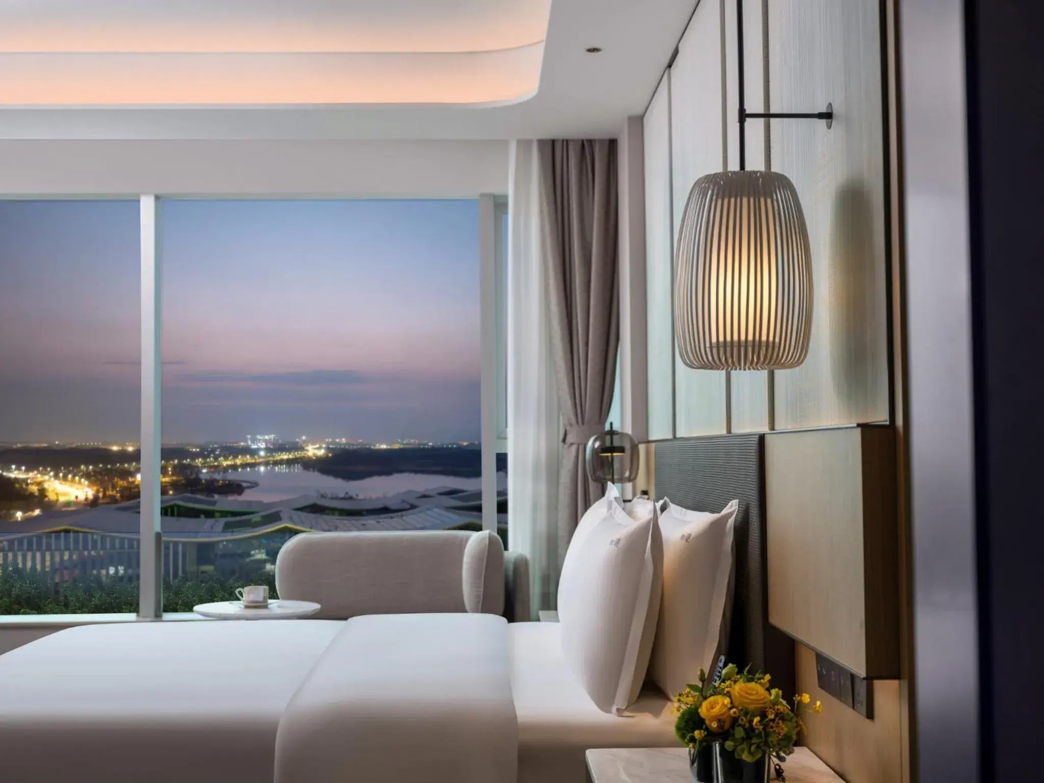 Standard King Room - High Floor in Holiday Inn Chengdu East, an IHG Hotel Standard King Room - High Floor in Holiday Inn Chengdu East, an IHG Hotel