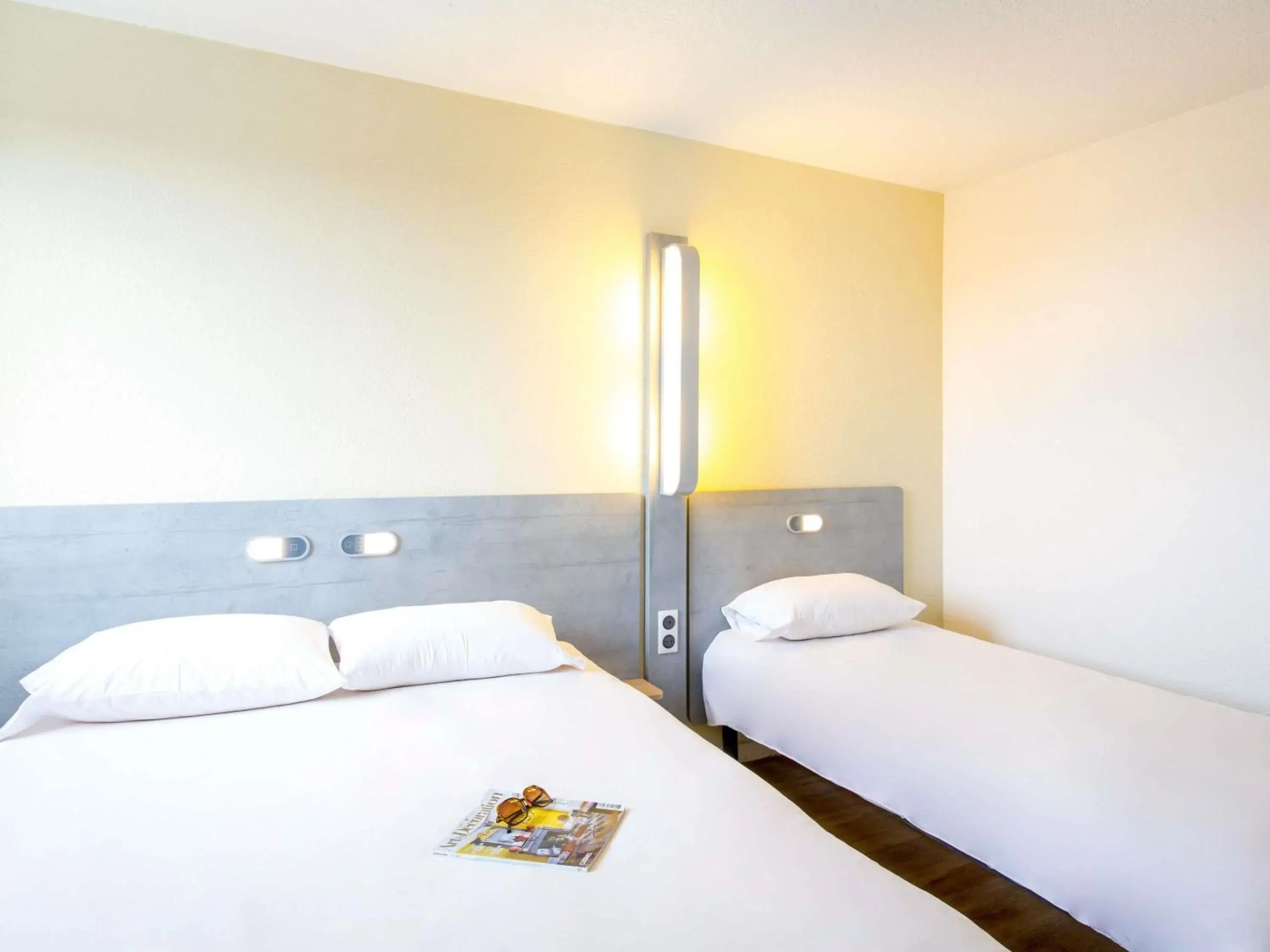 Standard Triple Room in Ibis Budget Fréjus St Raphaël centre Standard Triple Room in Ibis Budget Fréjus St Raphaël centre