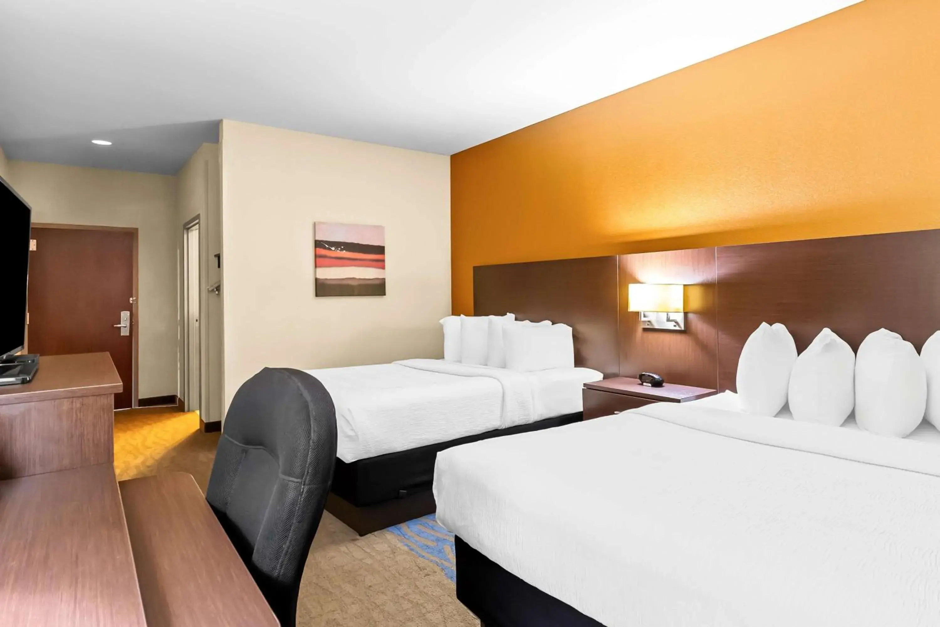 Queen Room with Two Queen Beds in Best Western St. Louis Airport North Hotel & Suites Queen Room with Two Queen Beds in Best Western St. Louis Airport North Hotel & Suites