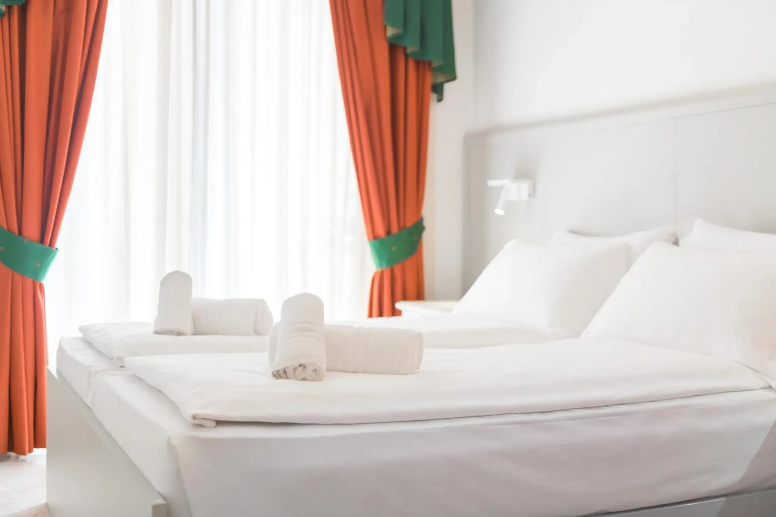 Triple Room with Lake View in Hotel Garda Bellevue Triple Room with Lake View in Hotel Garda Bellevue