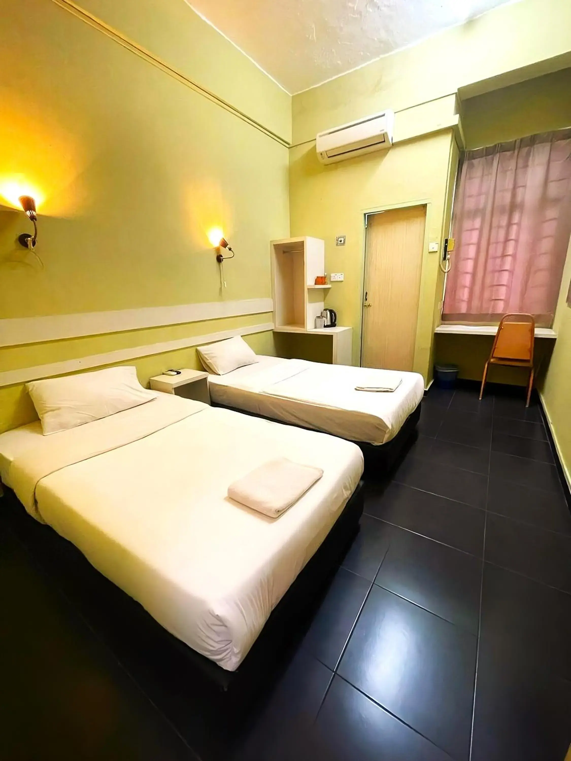 Deluxe Twin Room in Alia Express Green Mango, Kota Bharu Deluxe Twin Room in Alia Express Green Mango, Kota Bharu