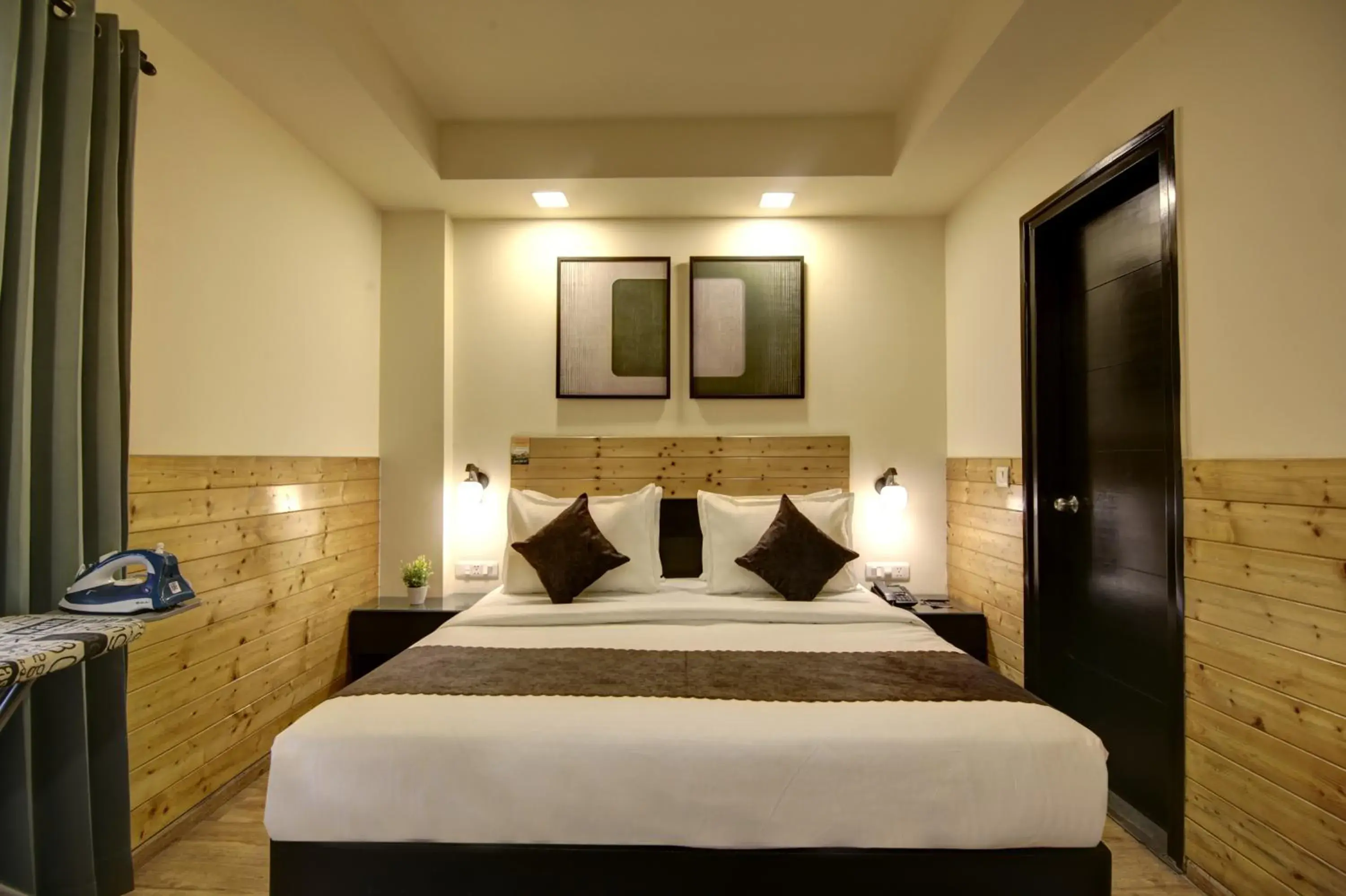 Standard Double Room in Saltstayz Thyme Sukhdev Vihar, New Delhi Standard Double Room in Saltstayz Thyme Sukhdev Vihar, New Delhi