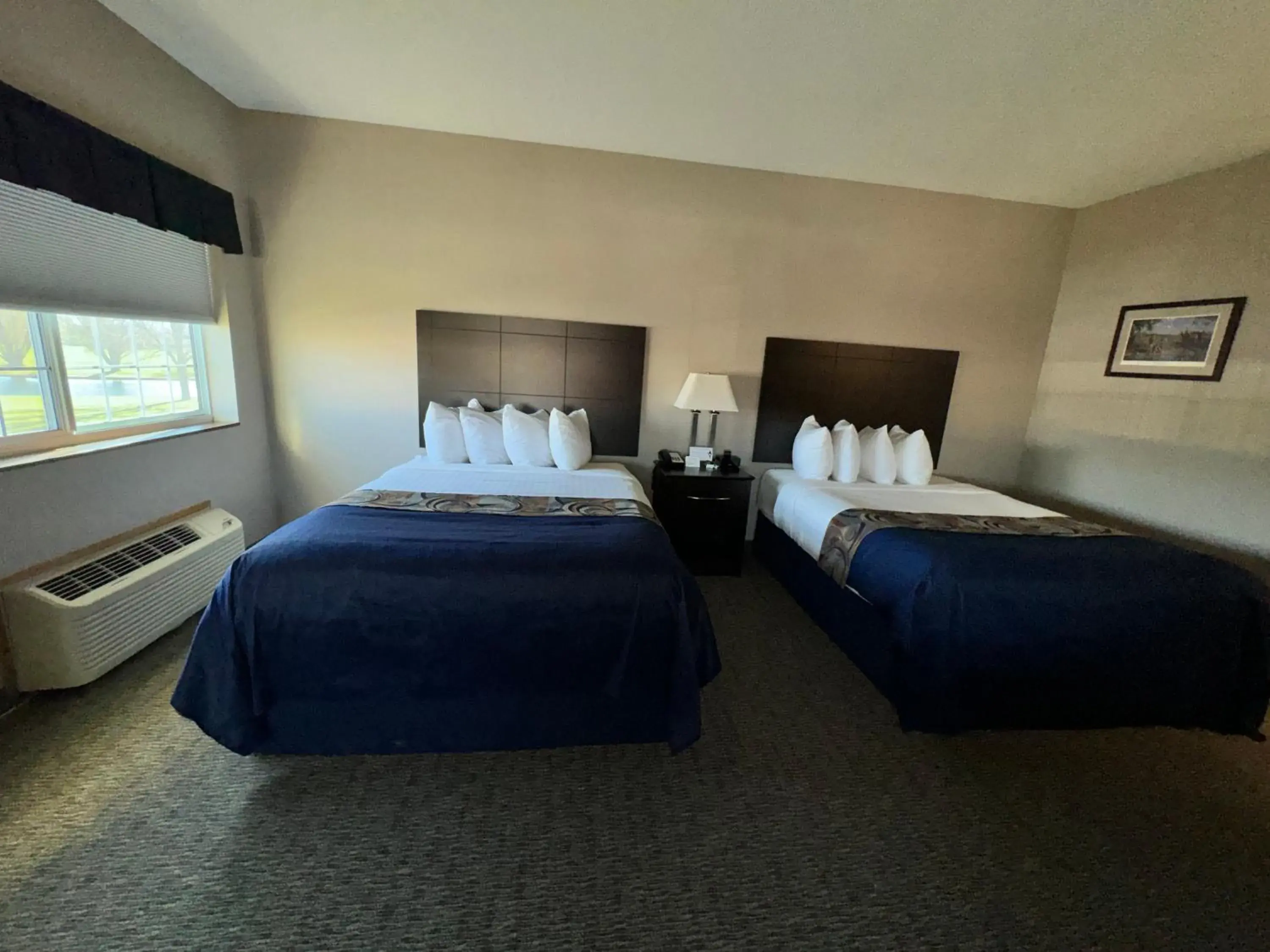 Standard Queen Room in Garner INN & Suites Standard Queen Room in Garner INN & Suites