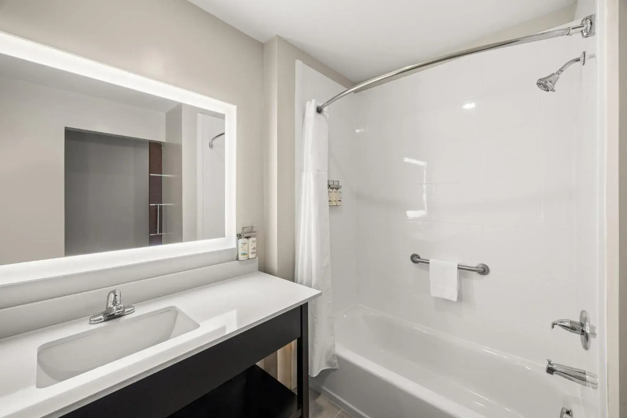 King Suite in Holiday Inn Express Asheville Woodfin by IHG King Suite in Holiday Inn Express Asheville Woodfin by IHG