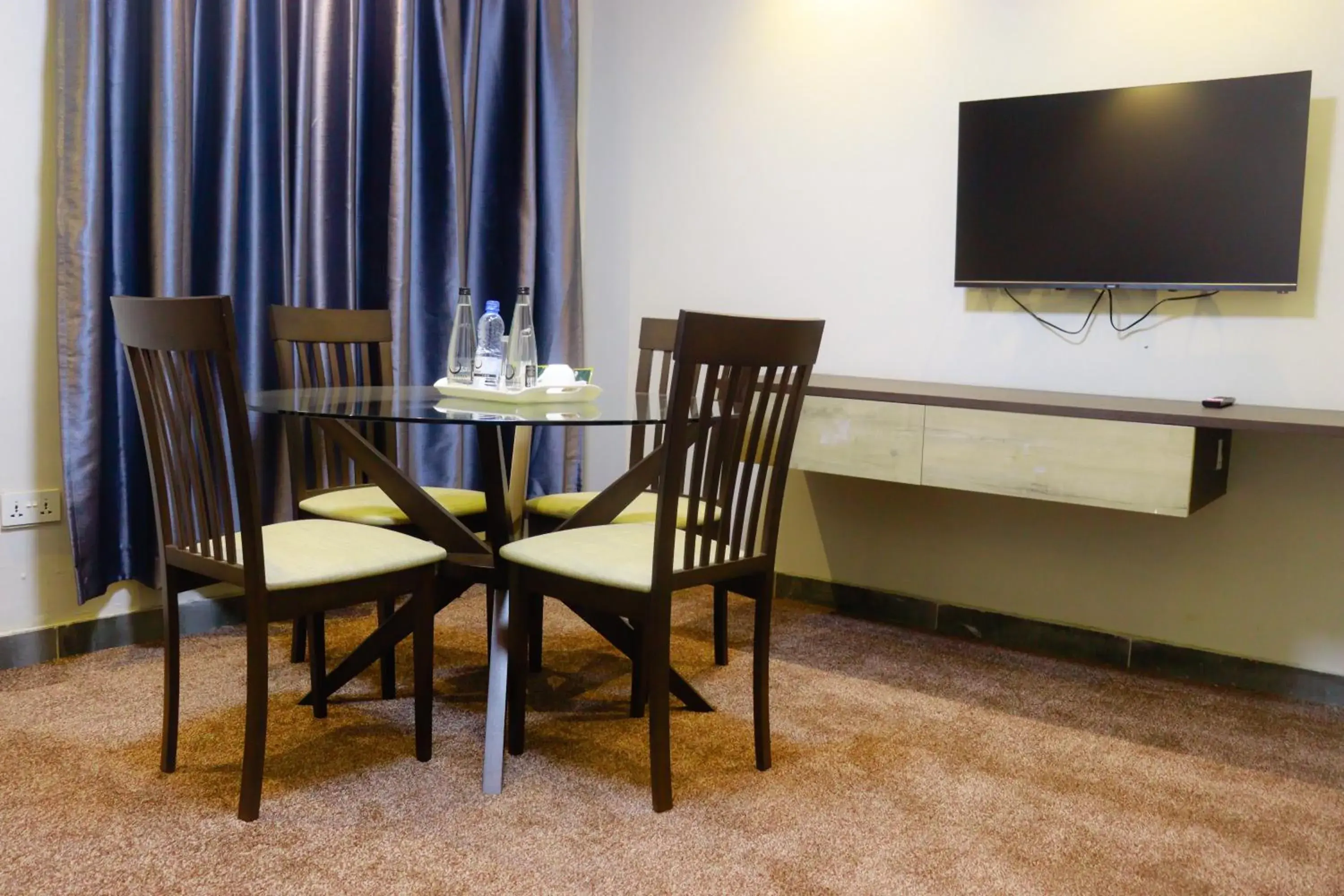 One-Bedroom Apartment in Ivory Park Hotel - Safari Waterworld One-Bedroom Apartment in Ivory Park Hotel - Safari Waterworld