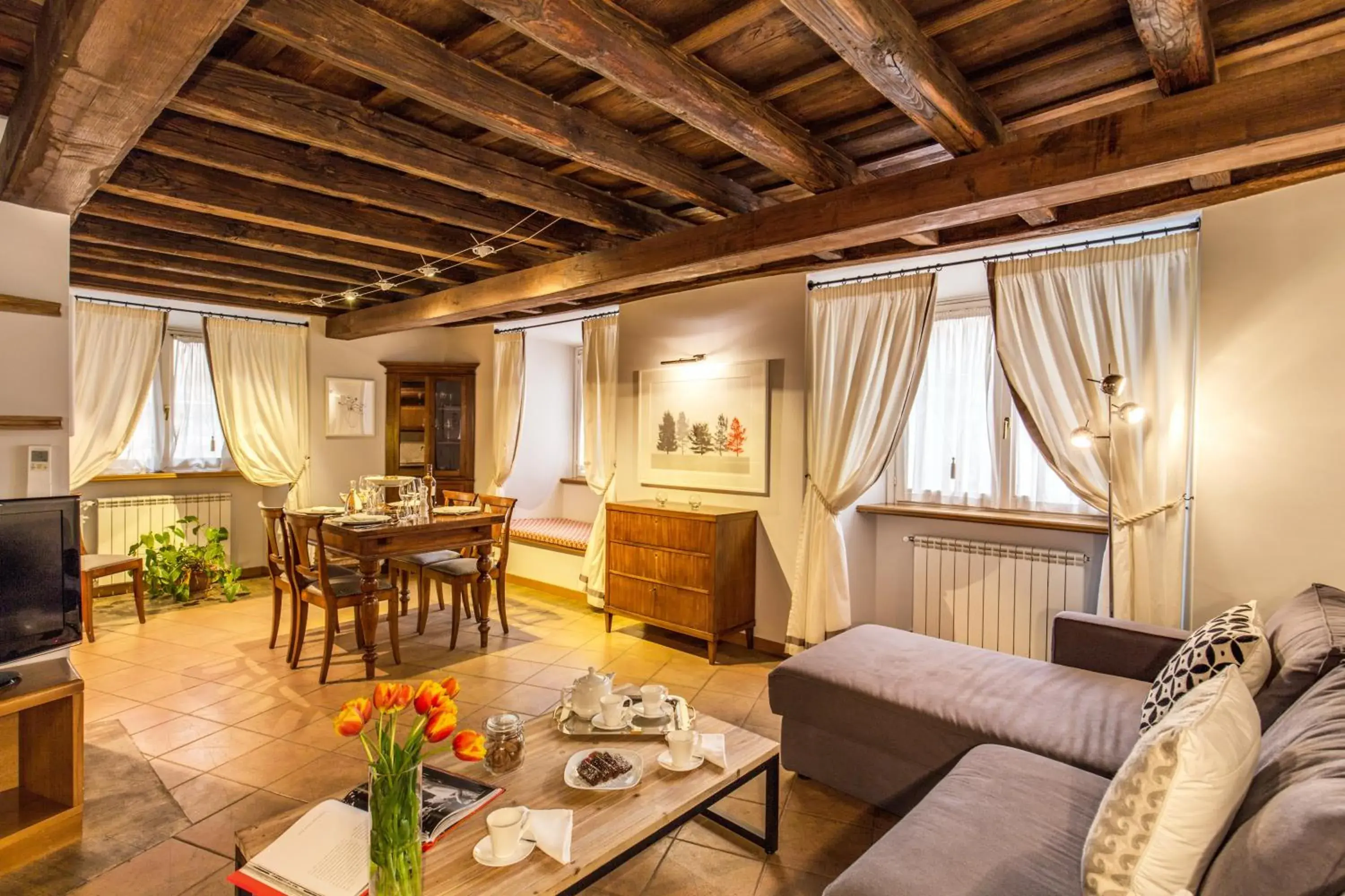 Deluxe Two-Bedroom Apartment in YourSuiteRome Deluxe Two-Bedroom Apartment in YourSuiteRome